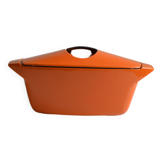 Le Creuset France " la coquelle " par R Loewy cocotte fonte émaillée orange