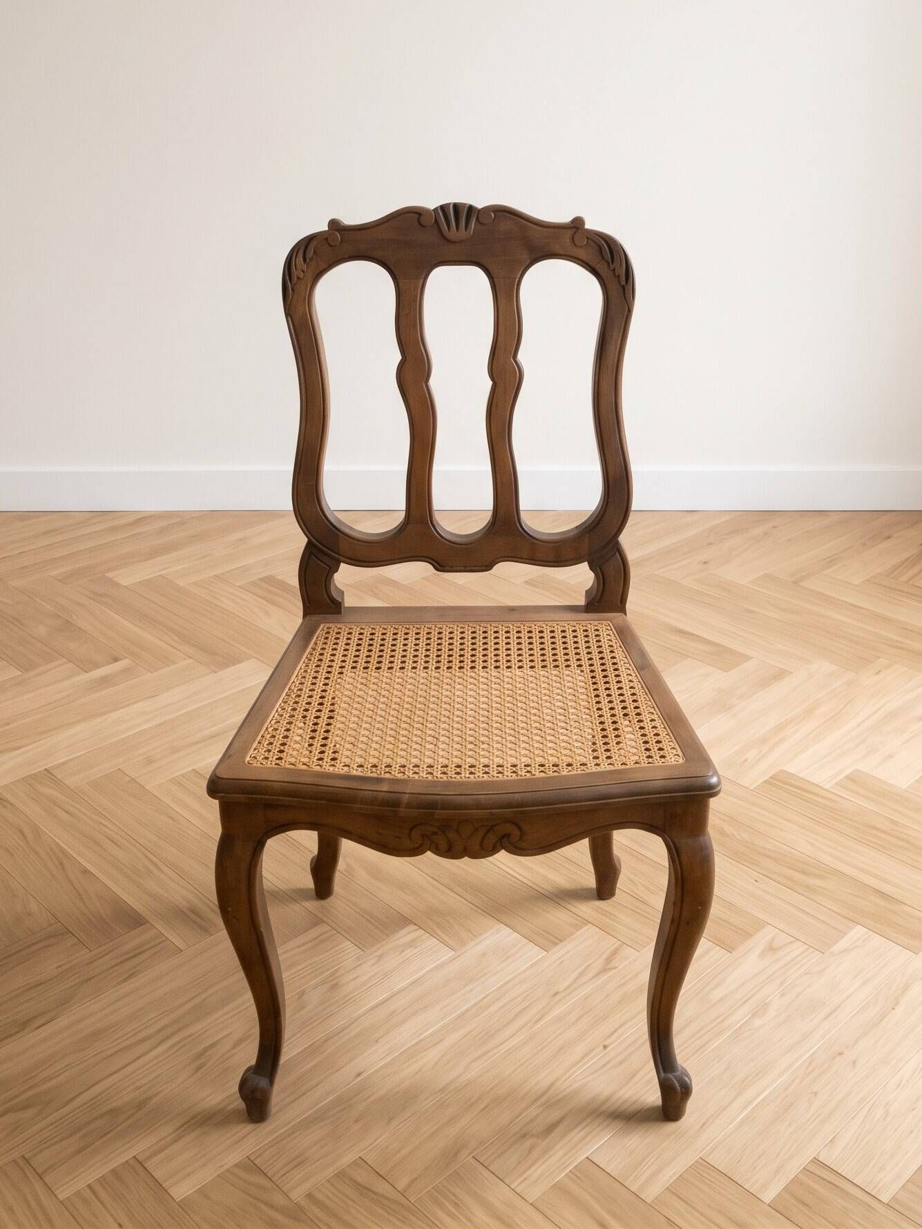 Lot de 8 chaises Louis XV en bois et cannage