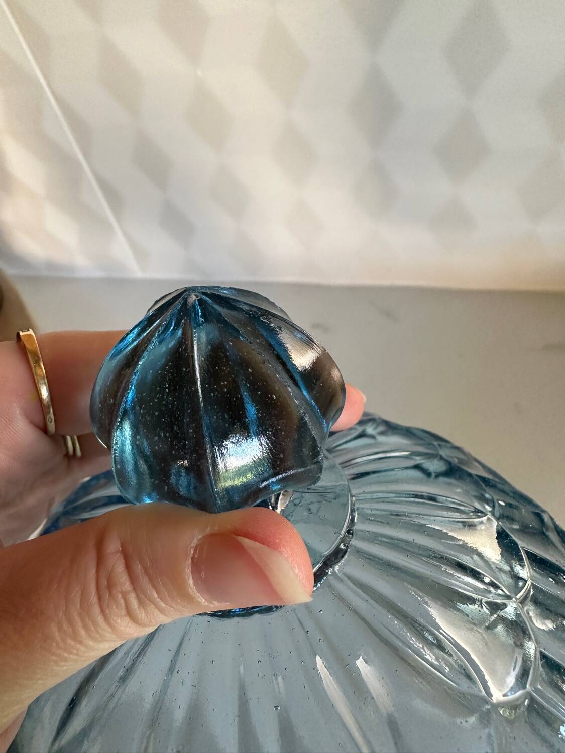 Sublime cloche de verre vintage bleu
