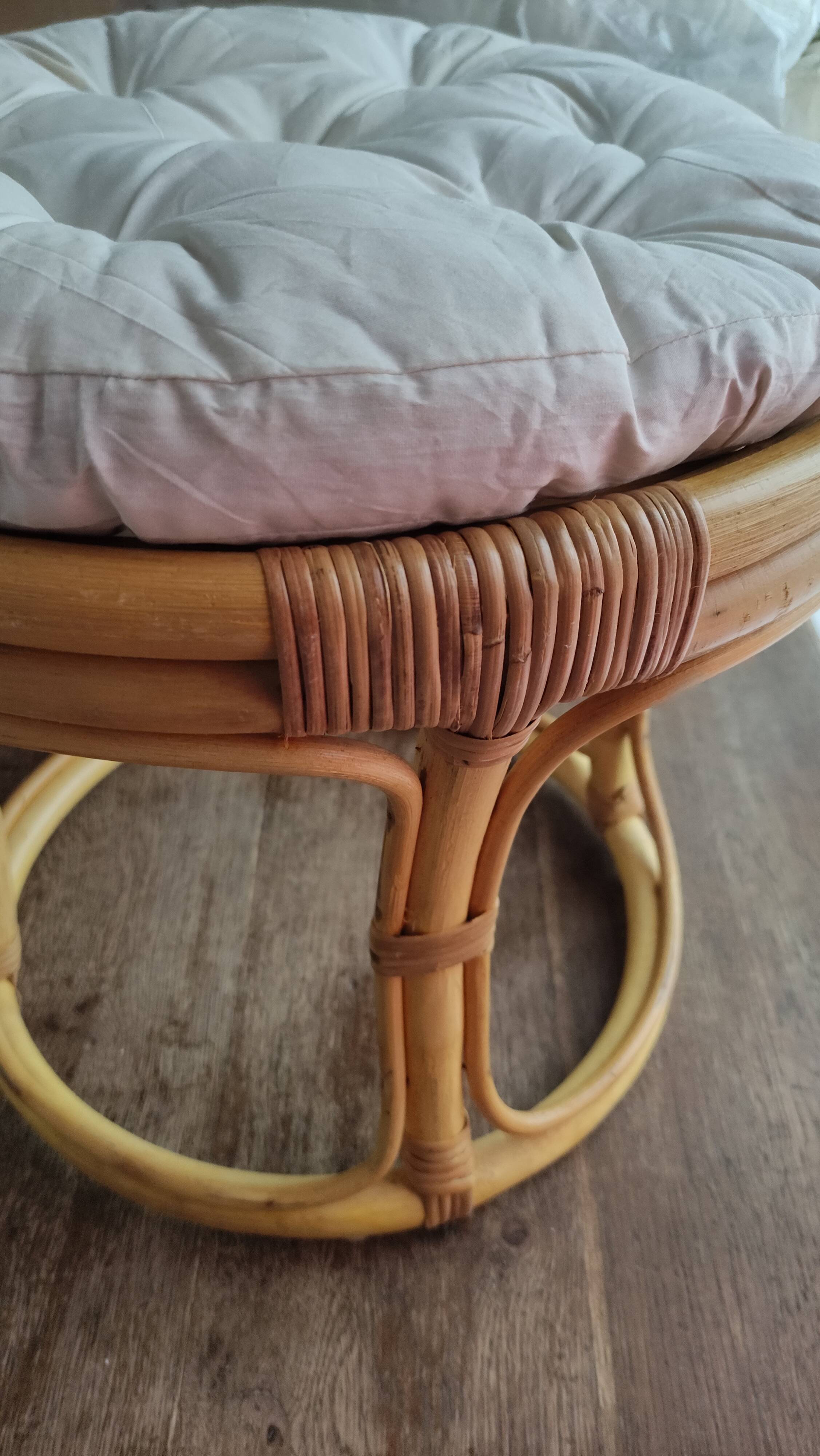 Paire de poufs en rotin et bambou