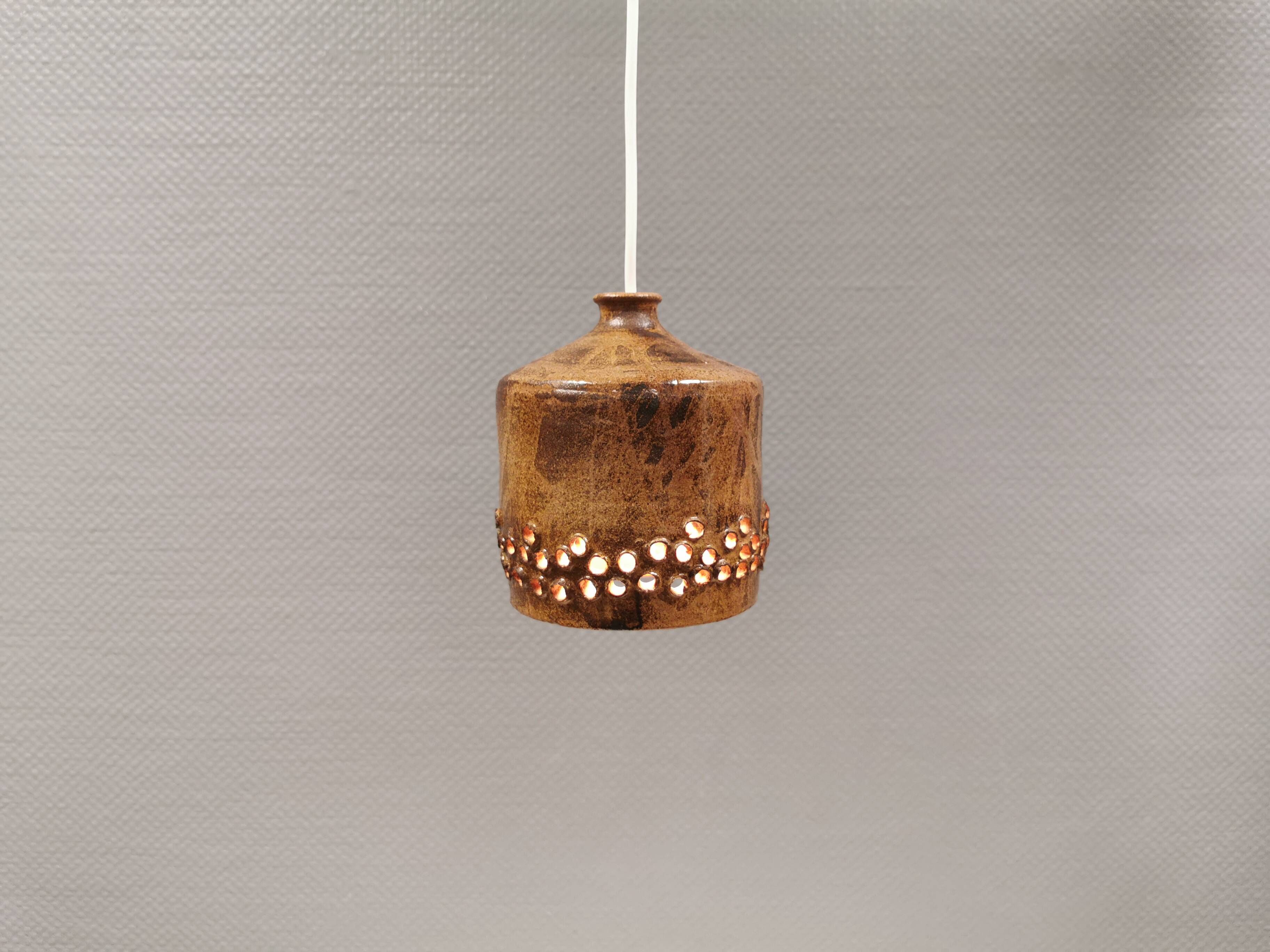 Small ceramic pendant lamp, Danish, from the 1970s–80s, in earth tones.