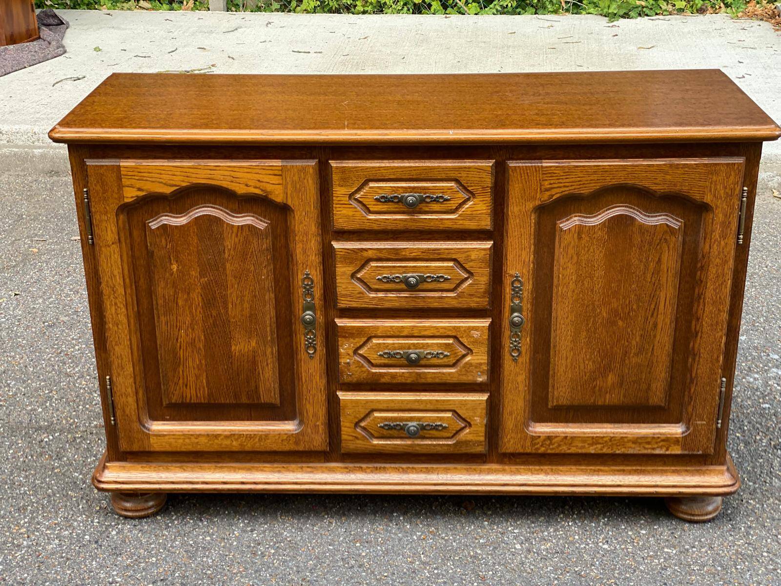 English sideboard with 2 doors and 4 drawers in solid wood 130cm