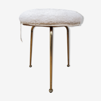 White moumoute stool