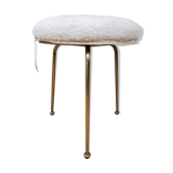 White moumoute stool