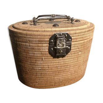 Vietnamese jewelry box in braided bamboo