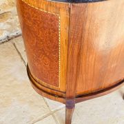 Commode style Louis XV en loupe d'orme et noyer