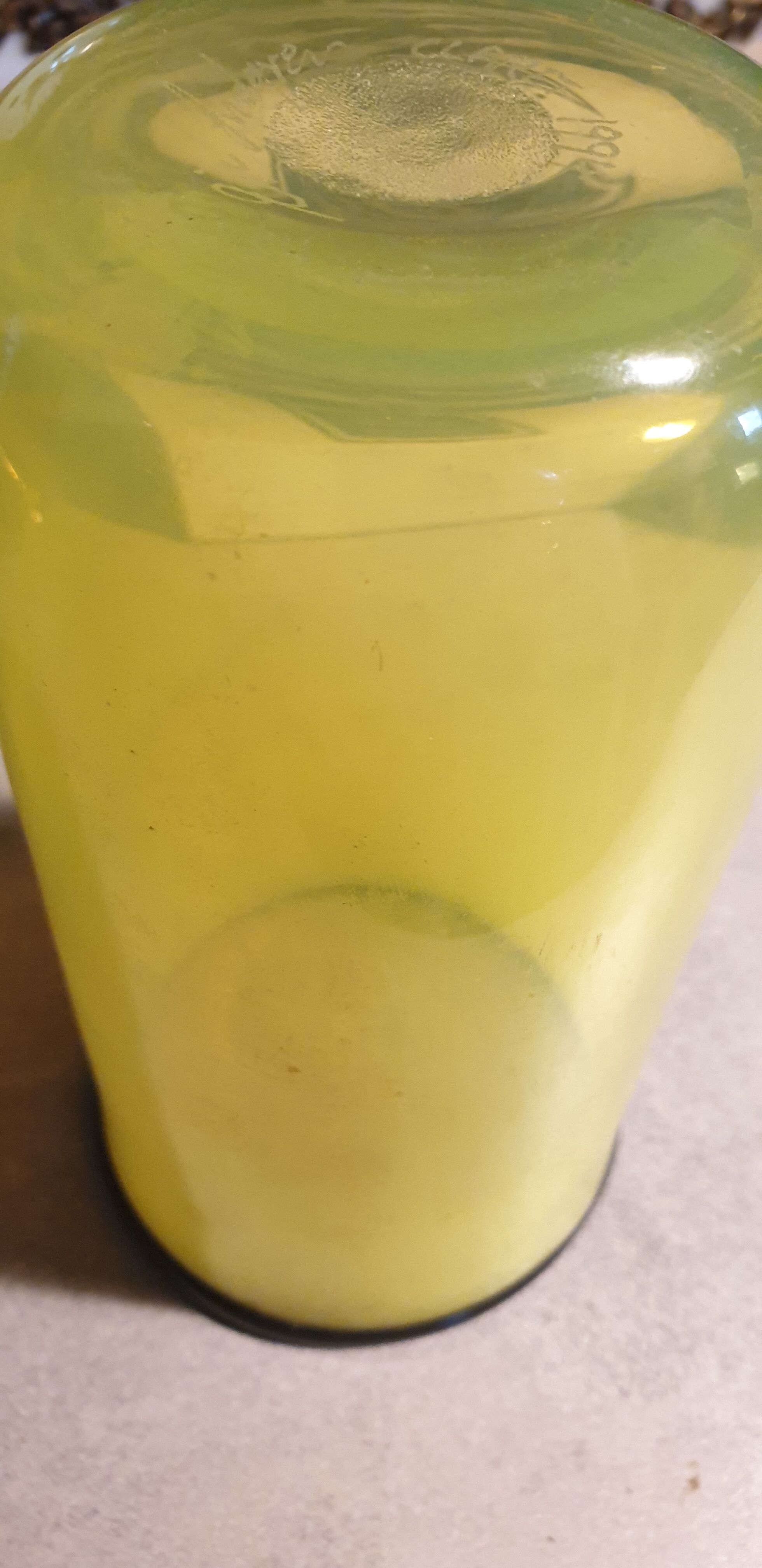 Blown glass vase by éric lindgren from the verrerie de claret