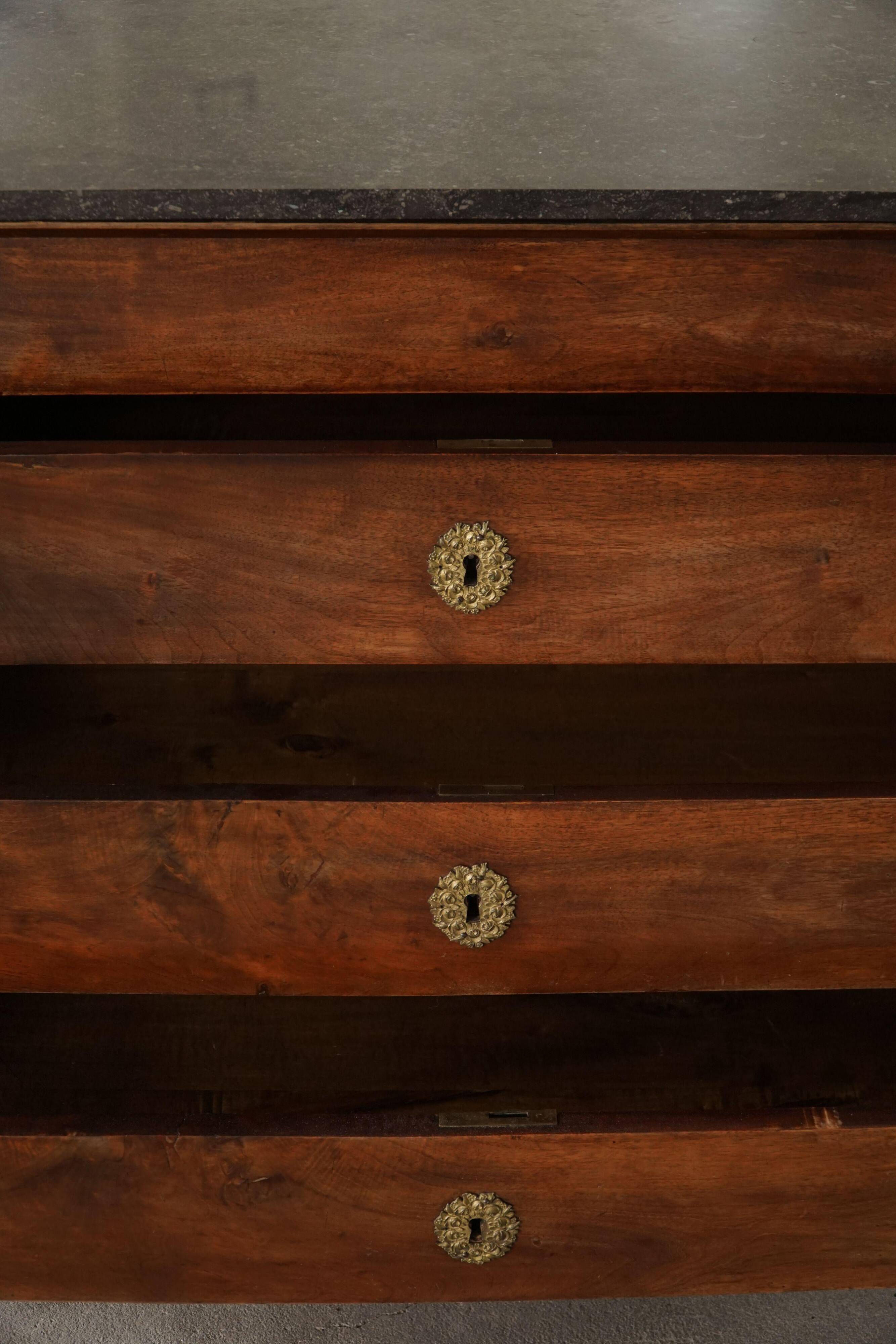 French Empire Commode / Commode, walnut and bronze mounts, 19th century
