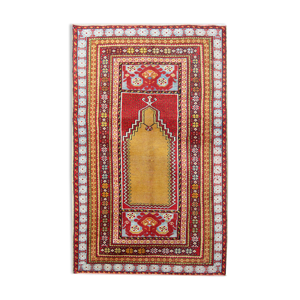 Tapis jaune en laine