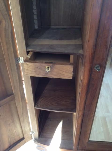 Armoire en noyer ancienne