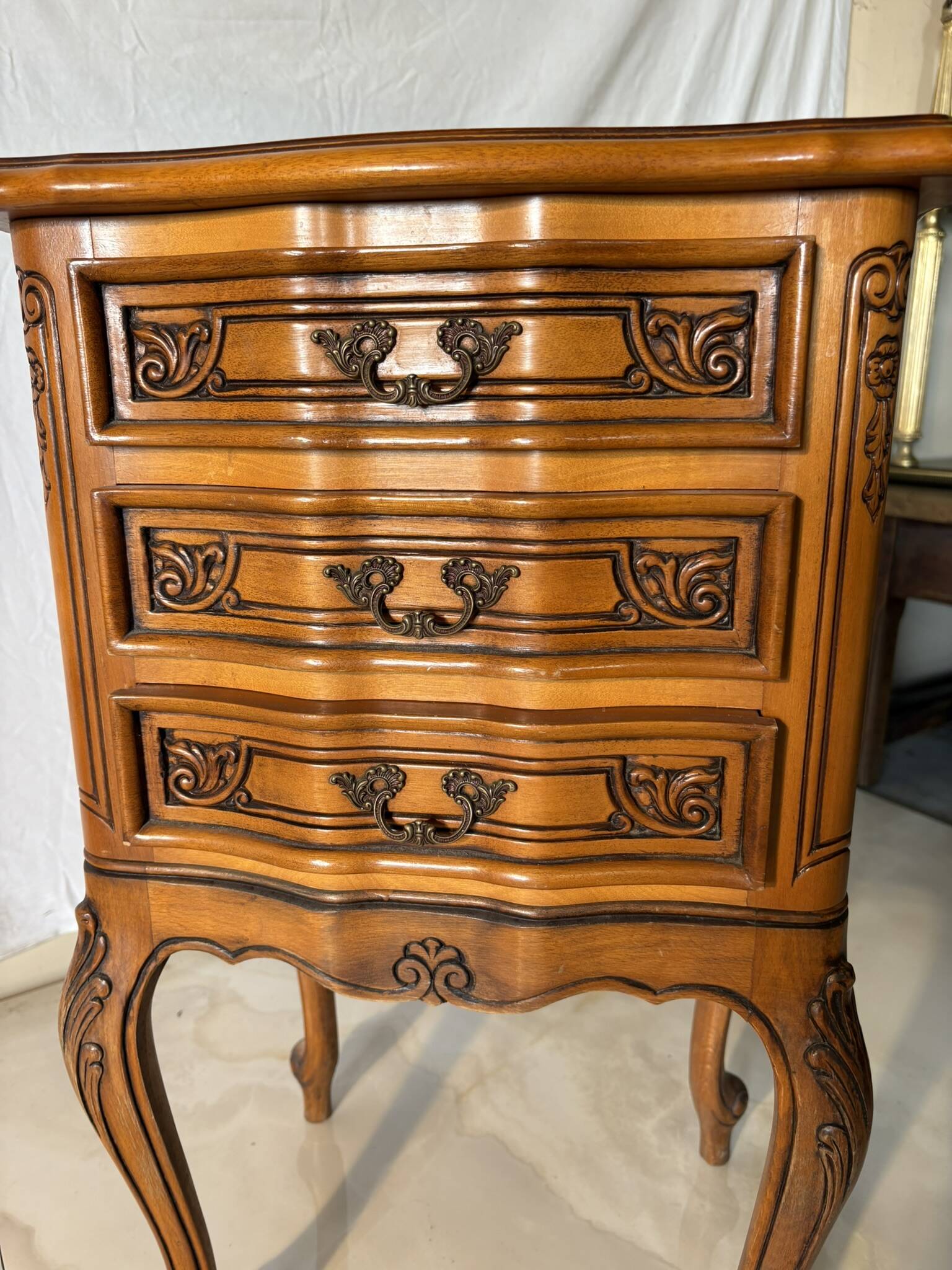 Louis XV style bedside table or chest of drawers – 3 carved drawers