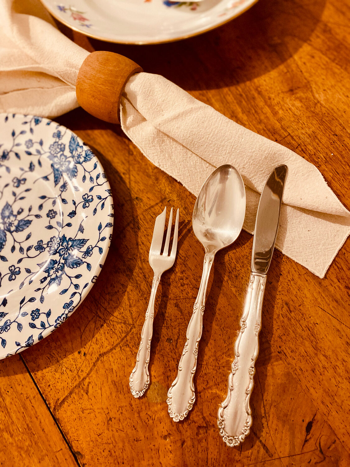 Silver cutlery for 12 guests
