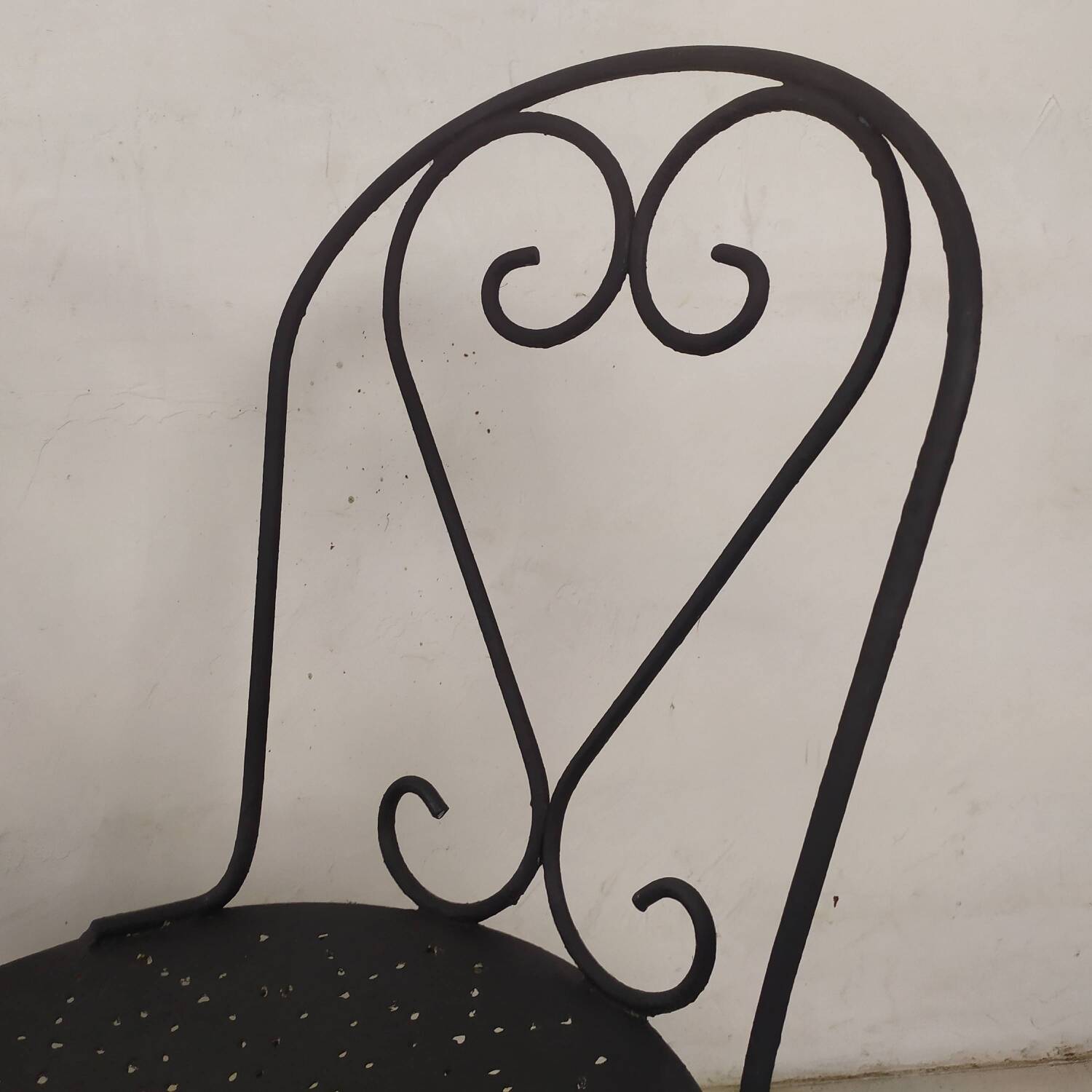 4 black garden chairs