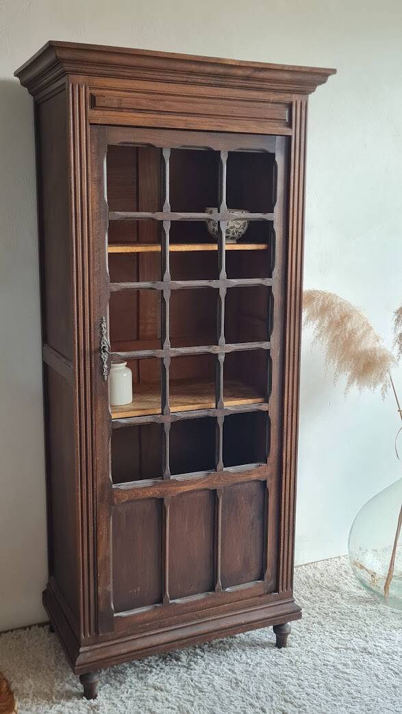 Parisian wardrobe - showcase spirit