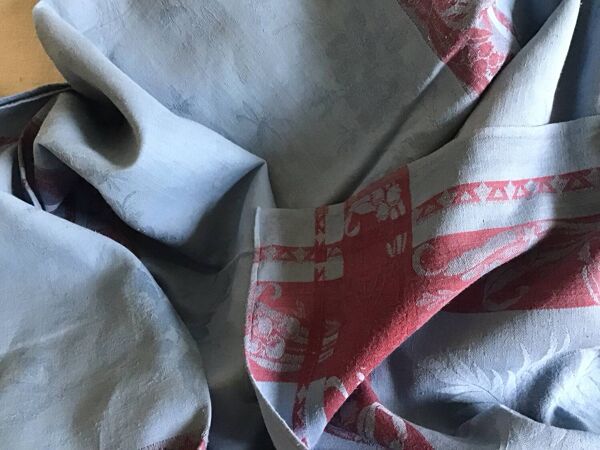 Nappe muguet papillons  bleue et rouge 160x240