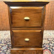 Classic English Mahogany Chest of Drawers