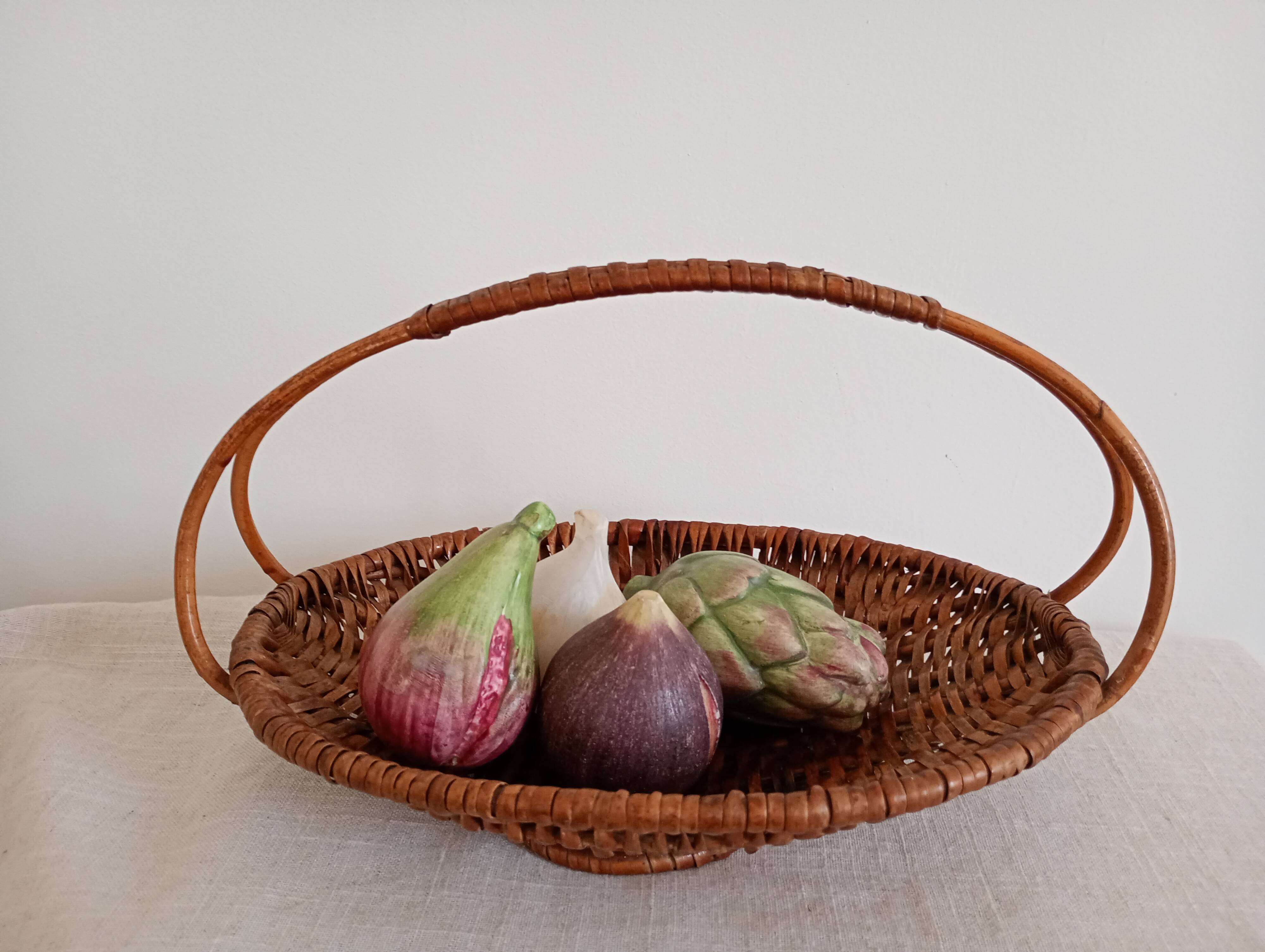 Panier plat en osier tressé