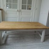 Table basse réalisée à partir d'une table de ferme vintage en bois massif