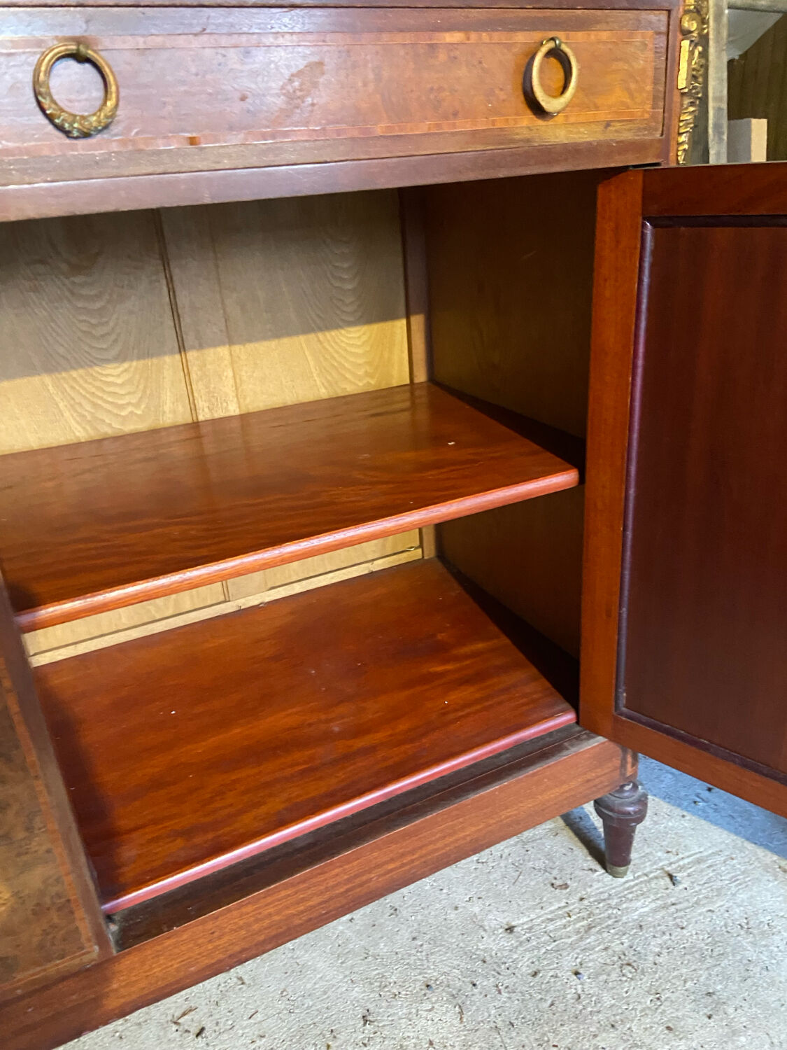 Buffet a vitrine style louis  XVI des annees 20