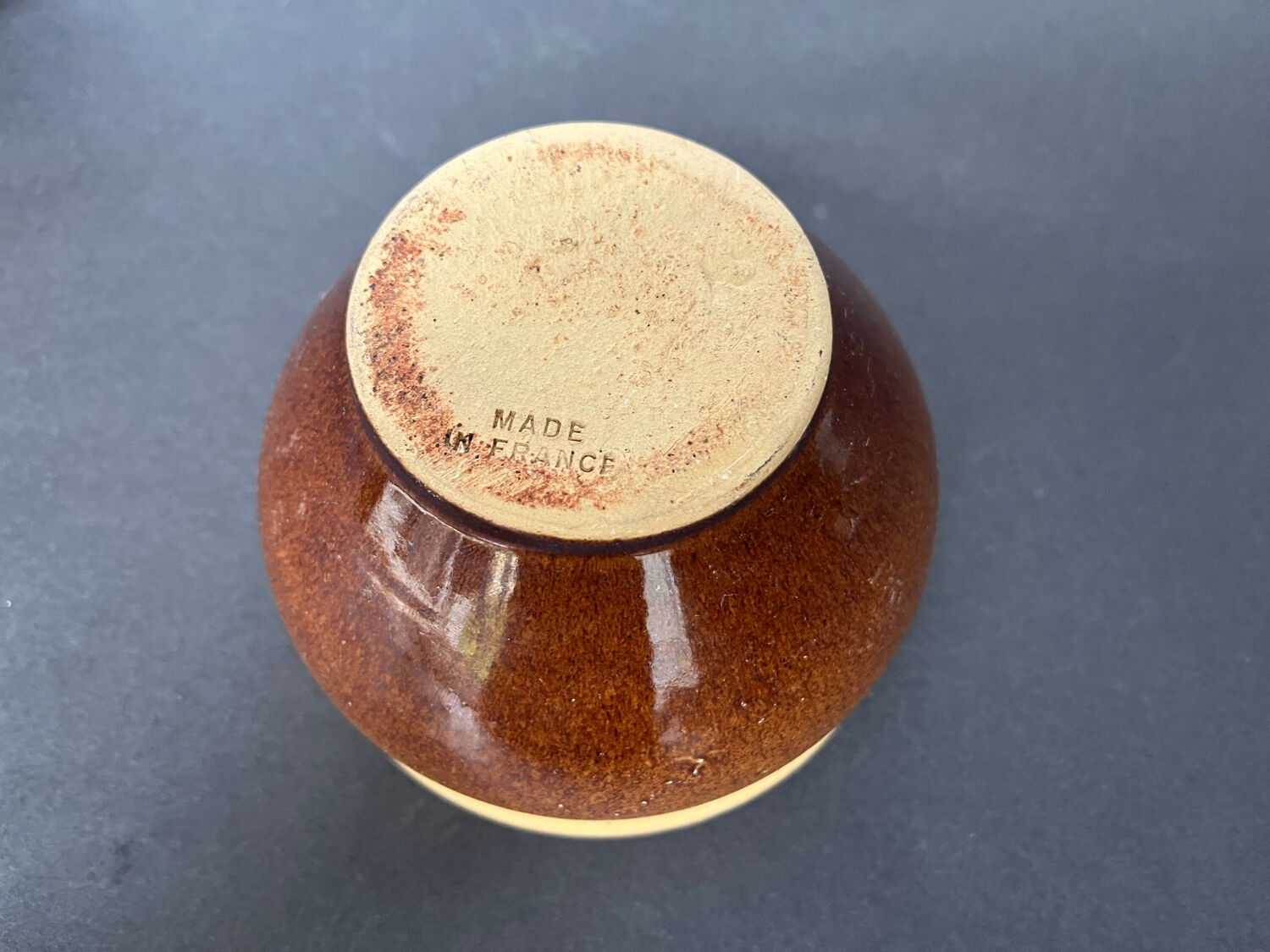 2 glazed stoneware bowls