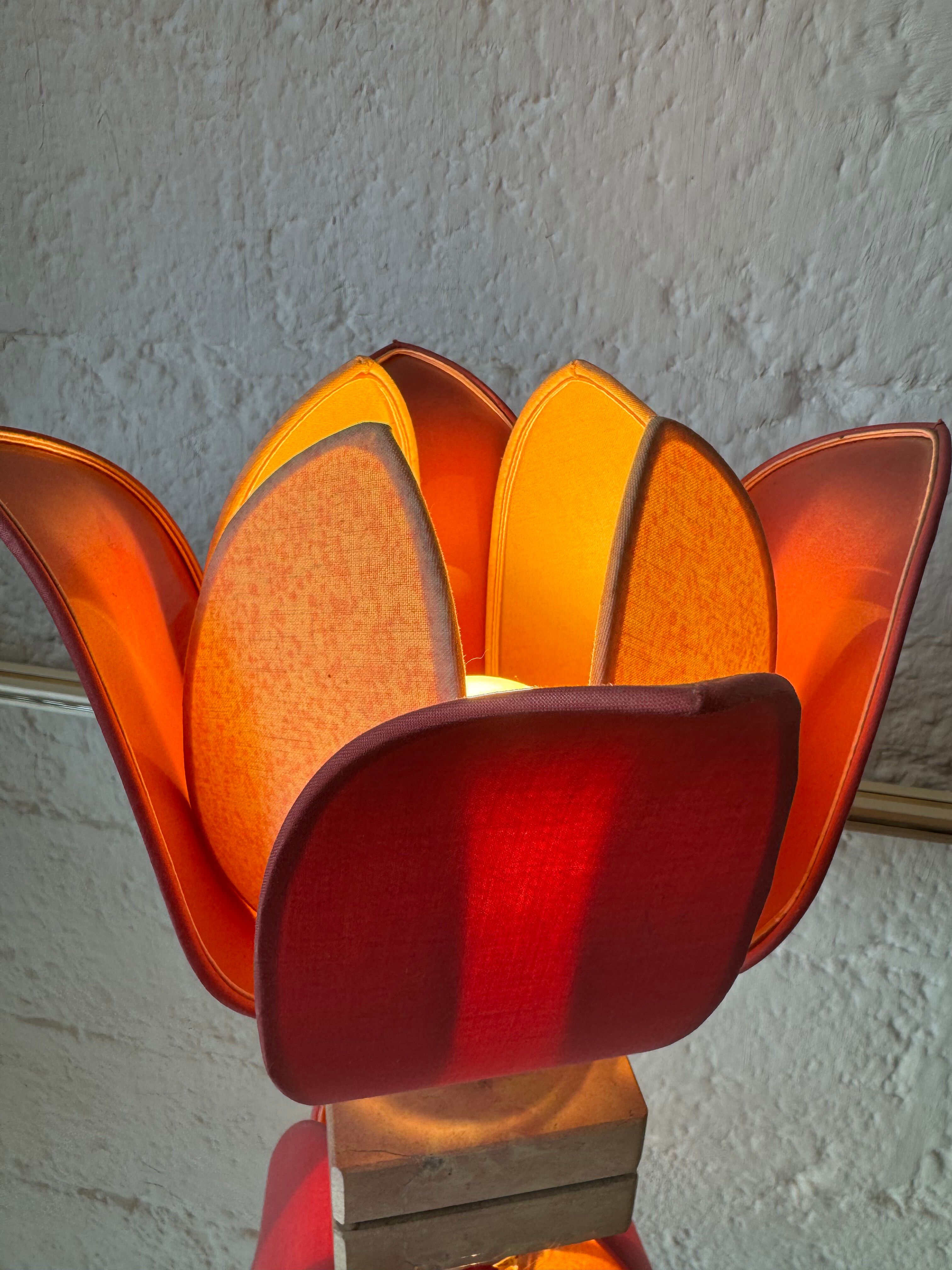 Vintage lotus flower lamp