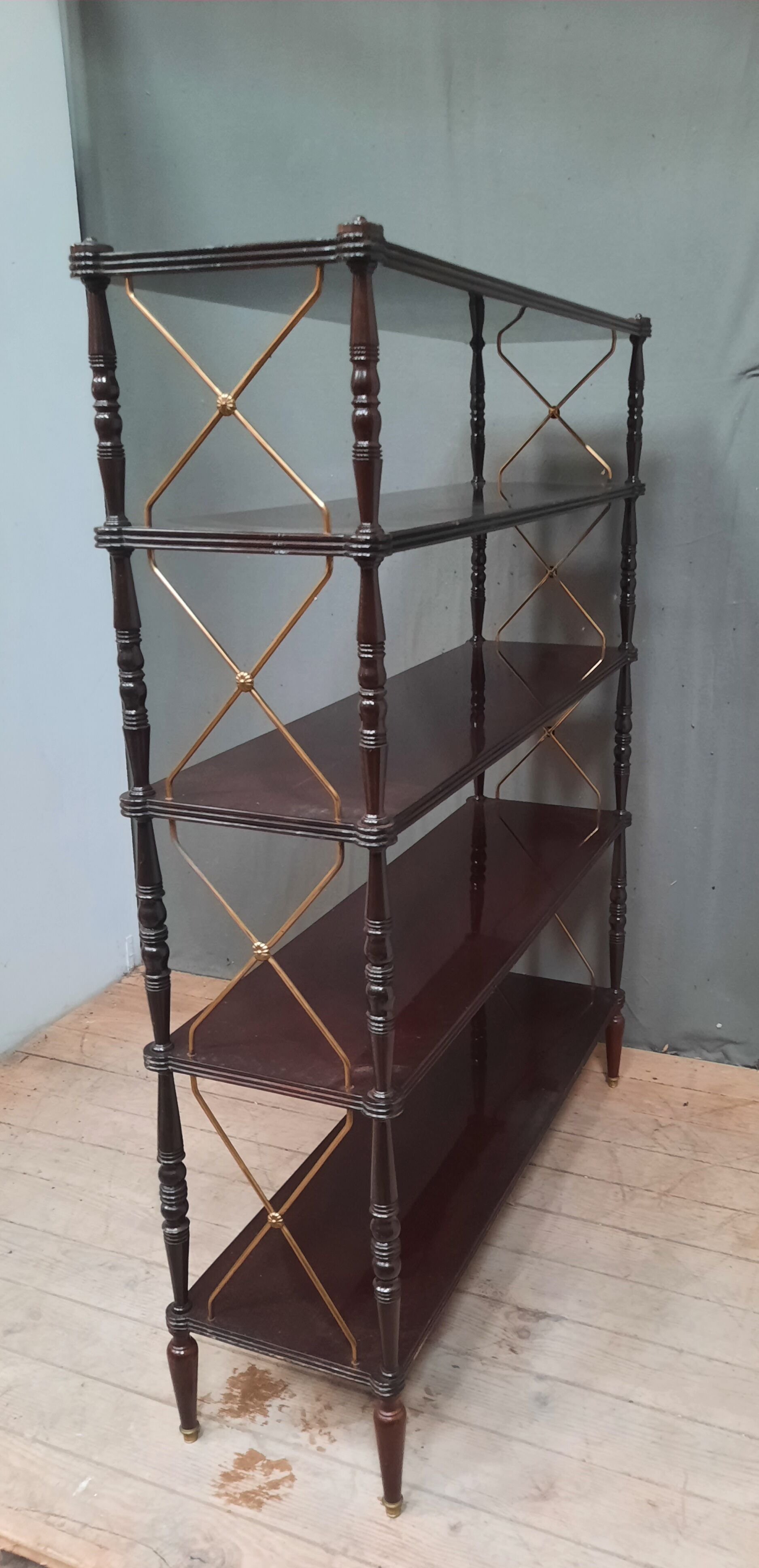 Five-tray floor in varnished mahogany