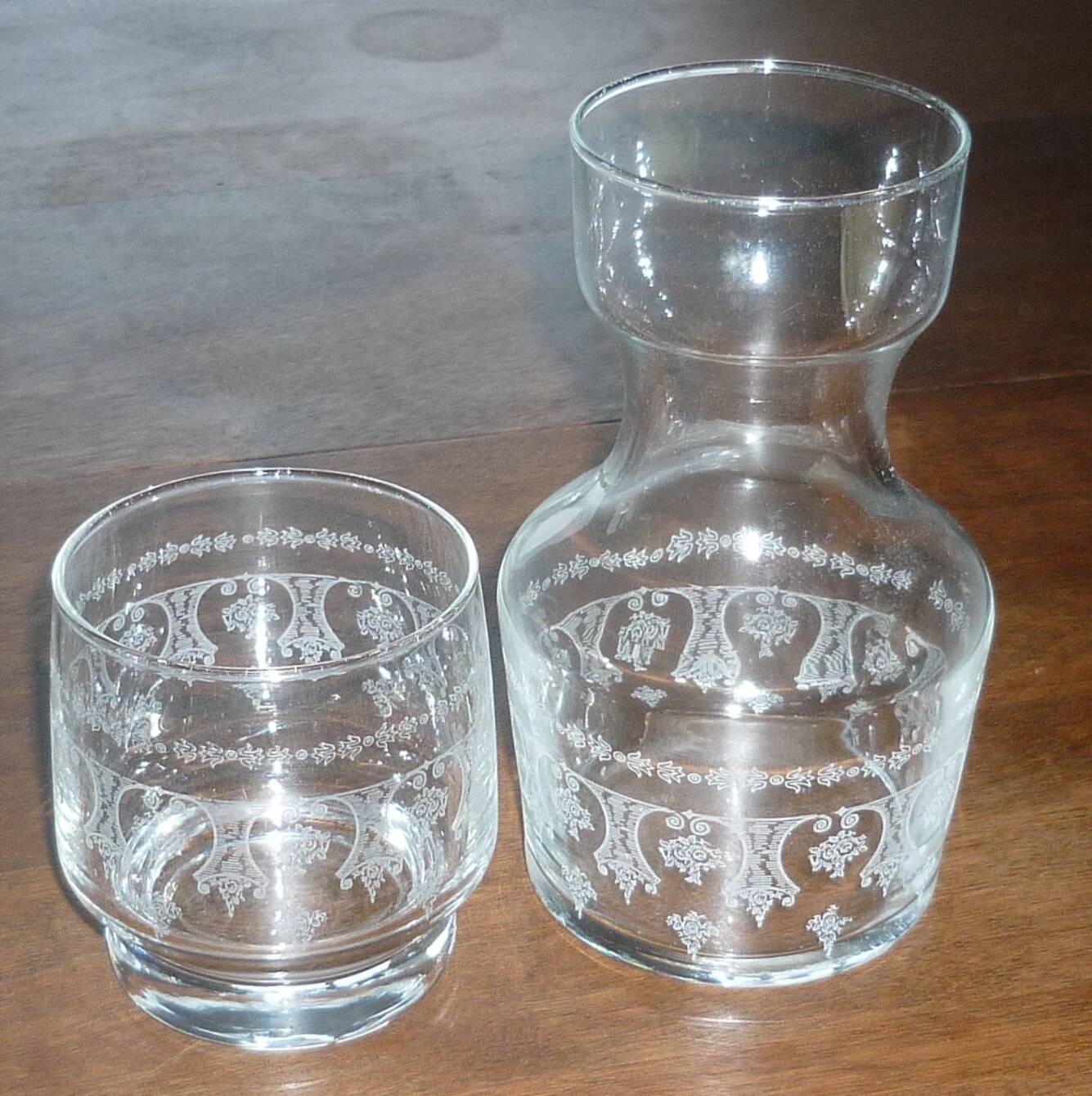 Carafe et verre de nuit