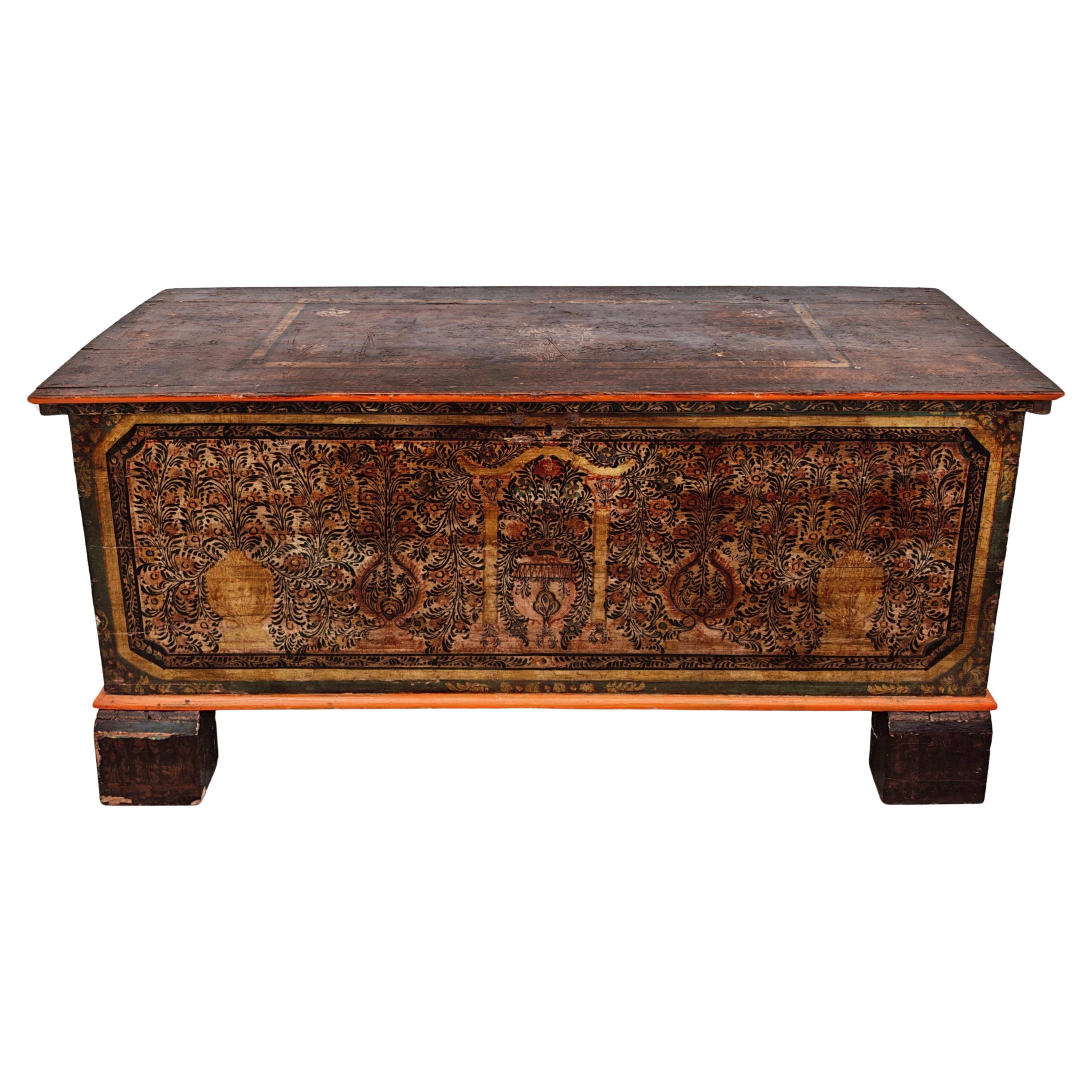 Coffre de dot antique extra grand en pin peint à la main