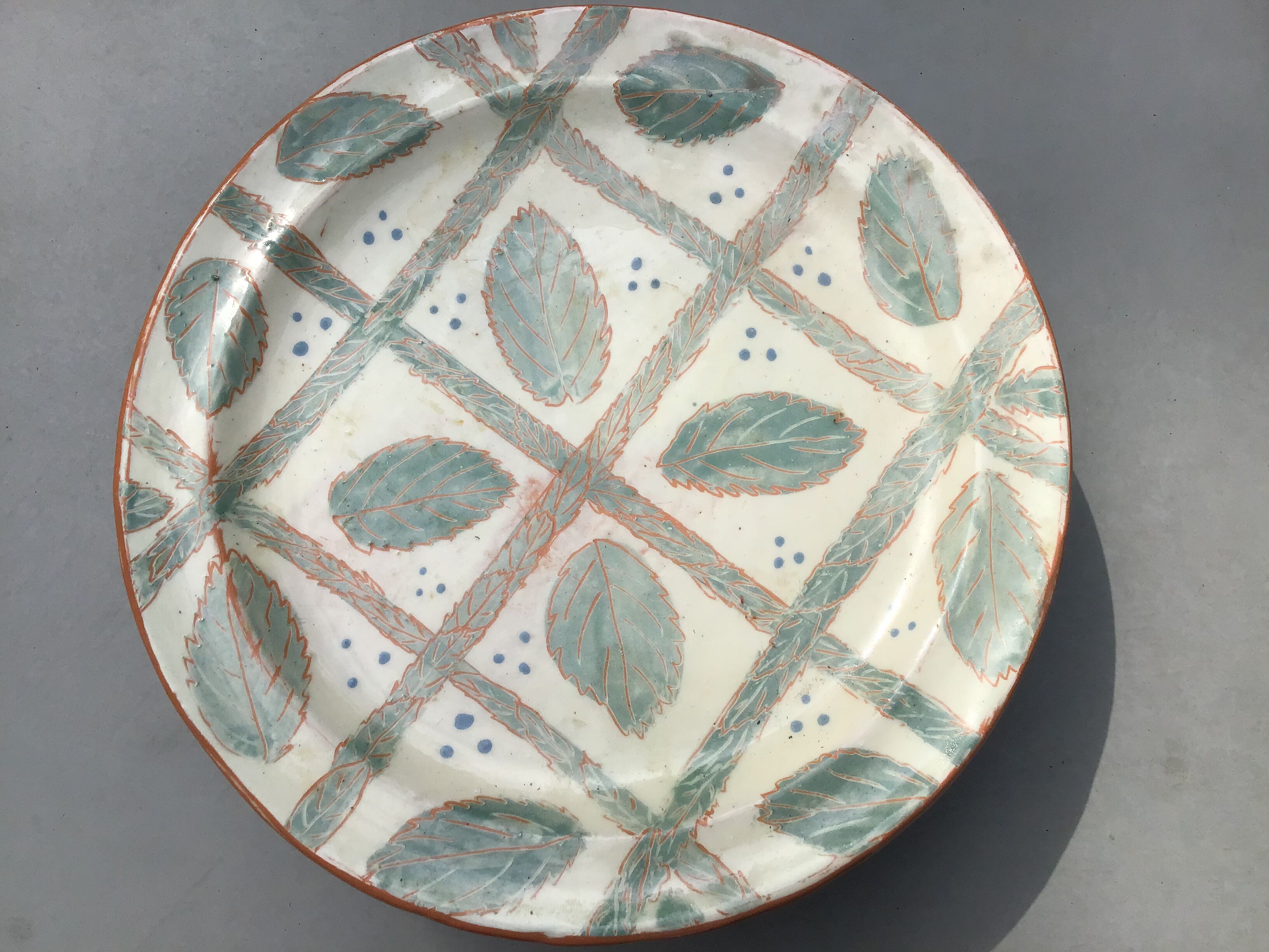 Set of 5 artisanal plates in enamelled earth plus a dessert plate. Unique pieces .