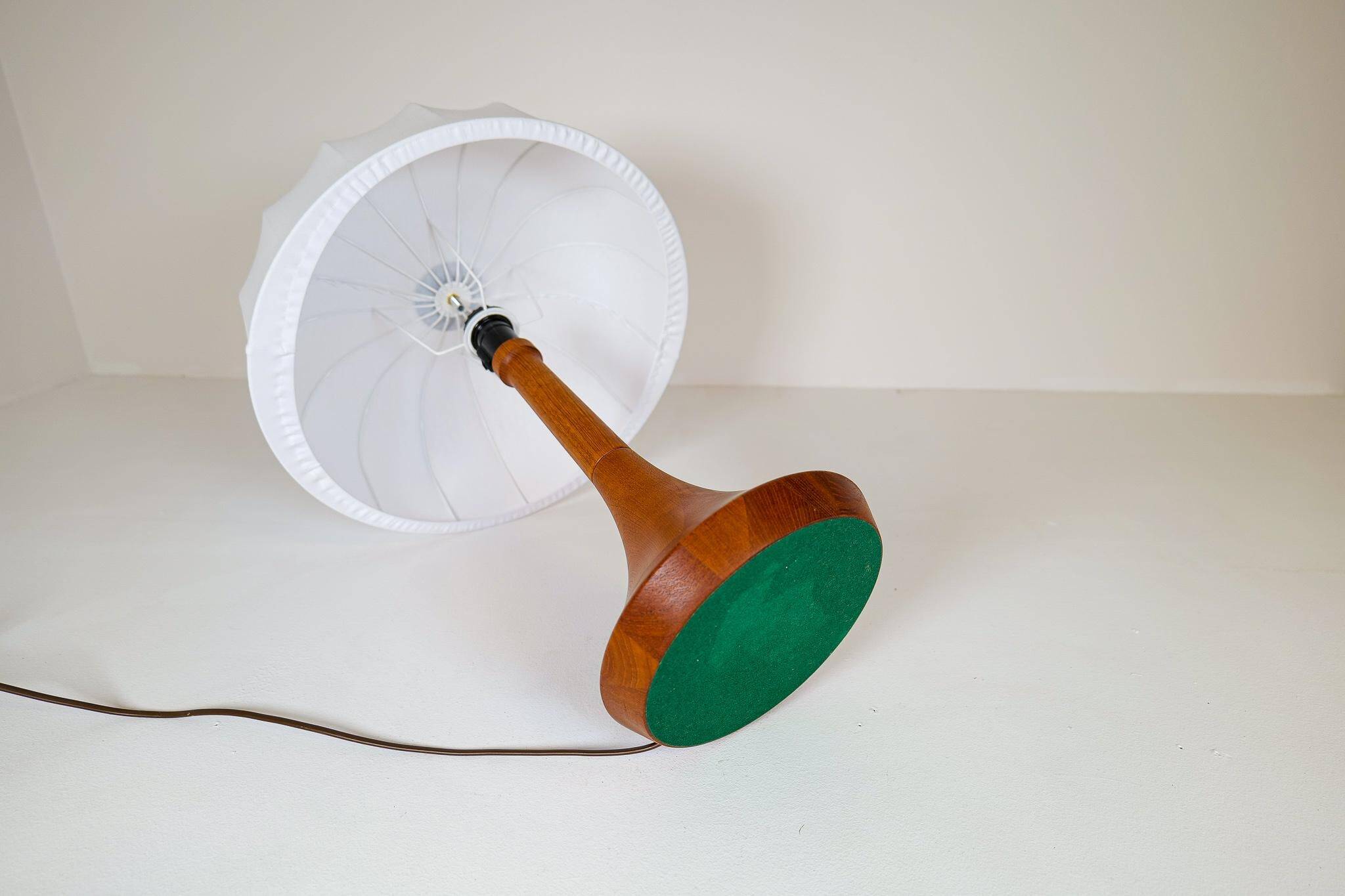 Mid-century table lamp in solid teak by Lisbeth Brams, Denmark, 1960s.