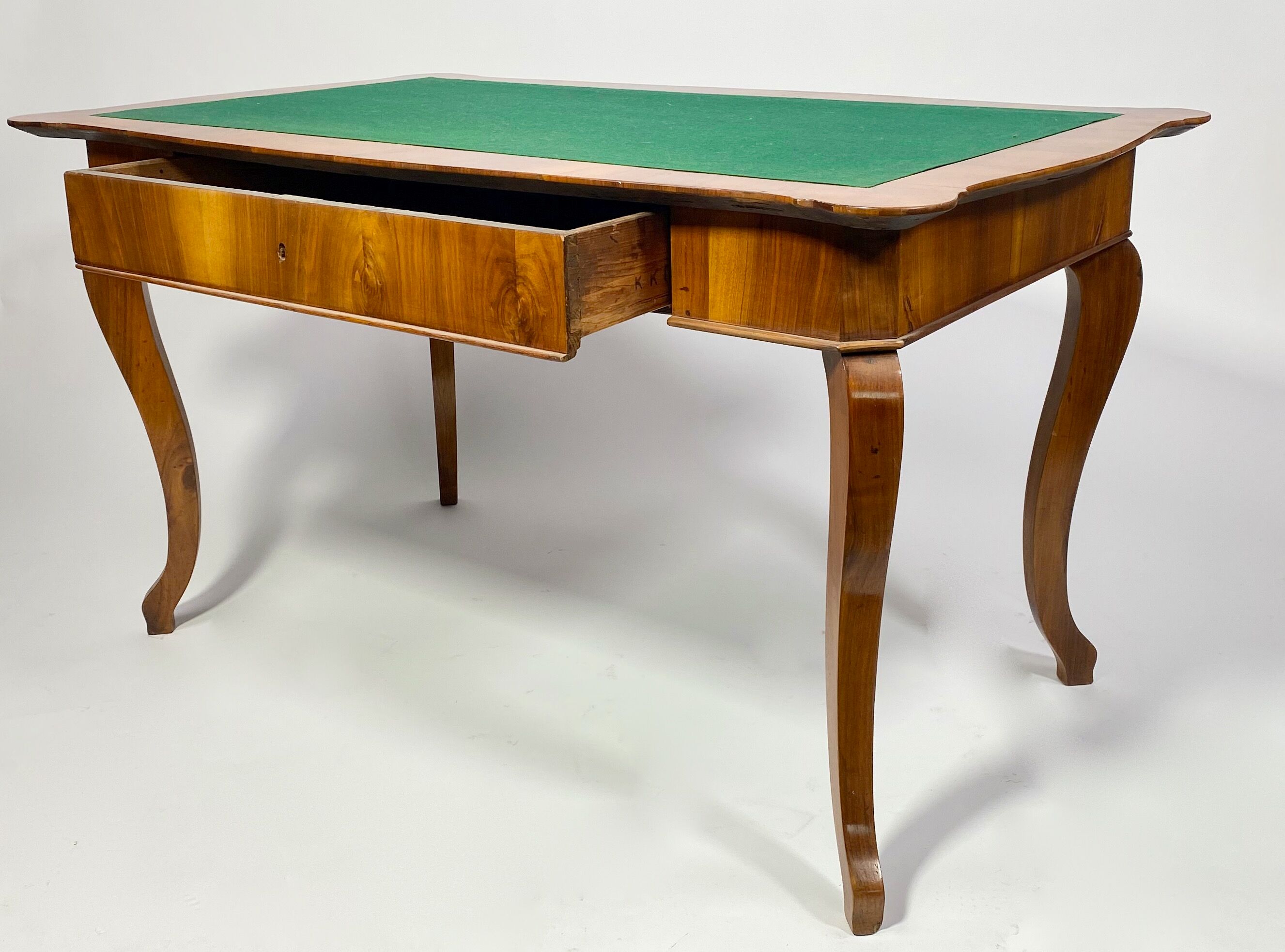 Large flat desk Biedermeier in cherry veneer, Circa 1815 Austria