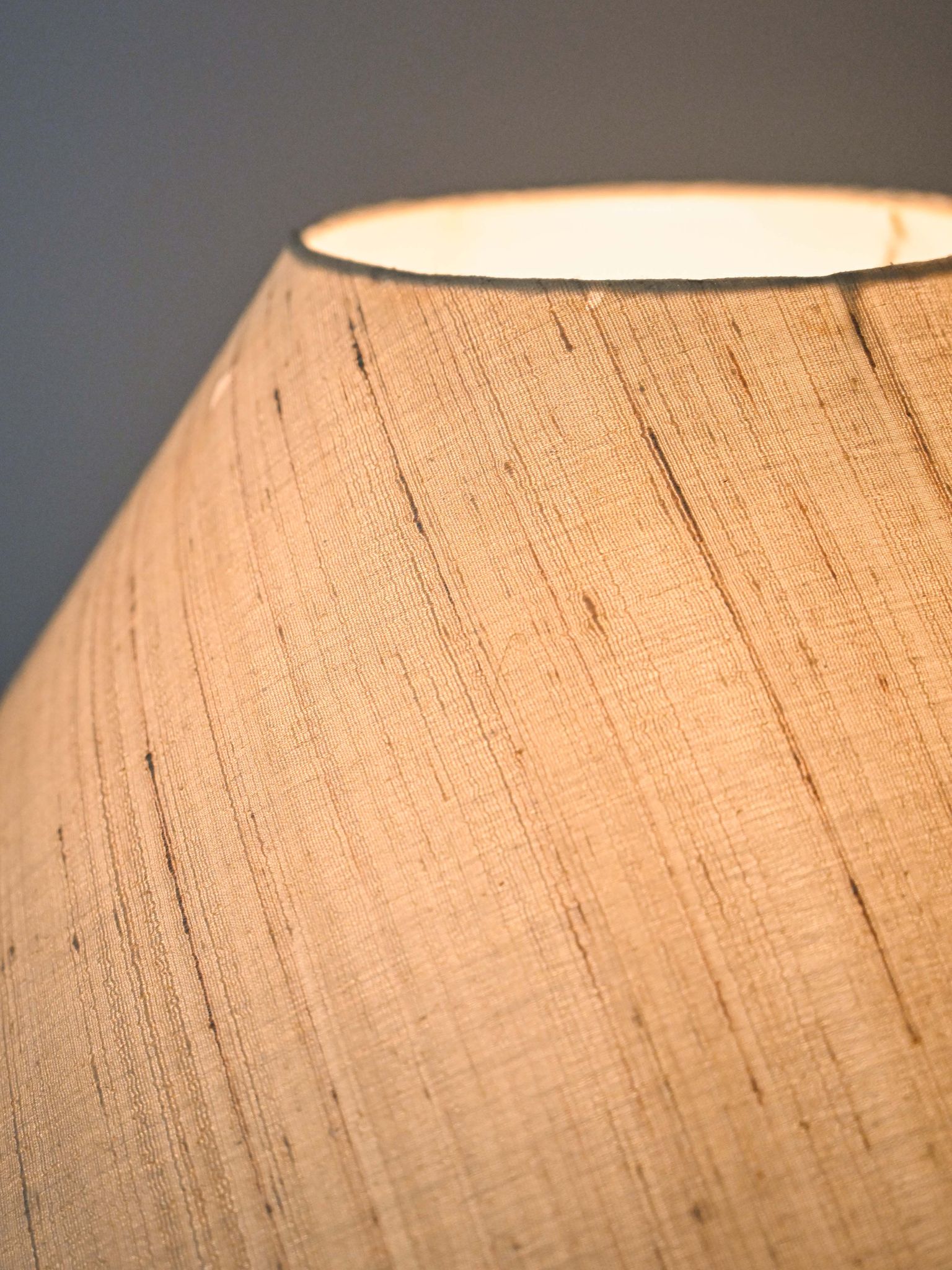 Lampadaire vintage avec base en or
