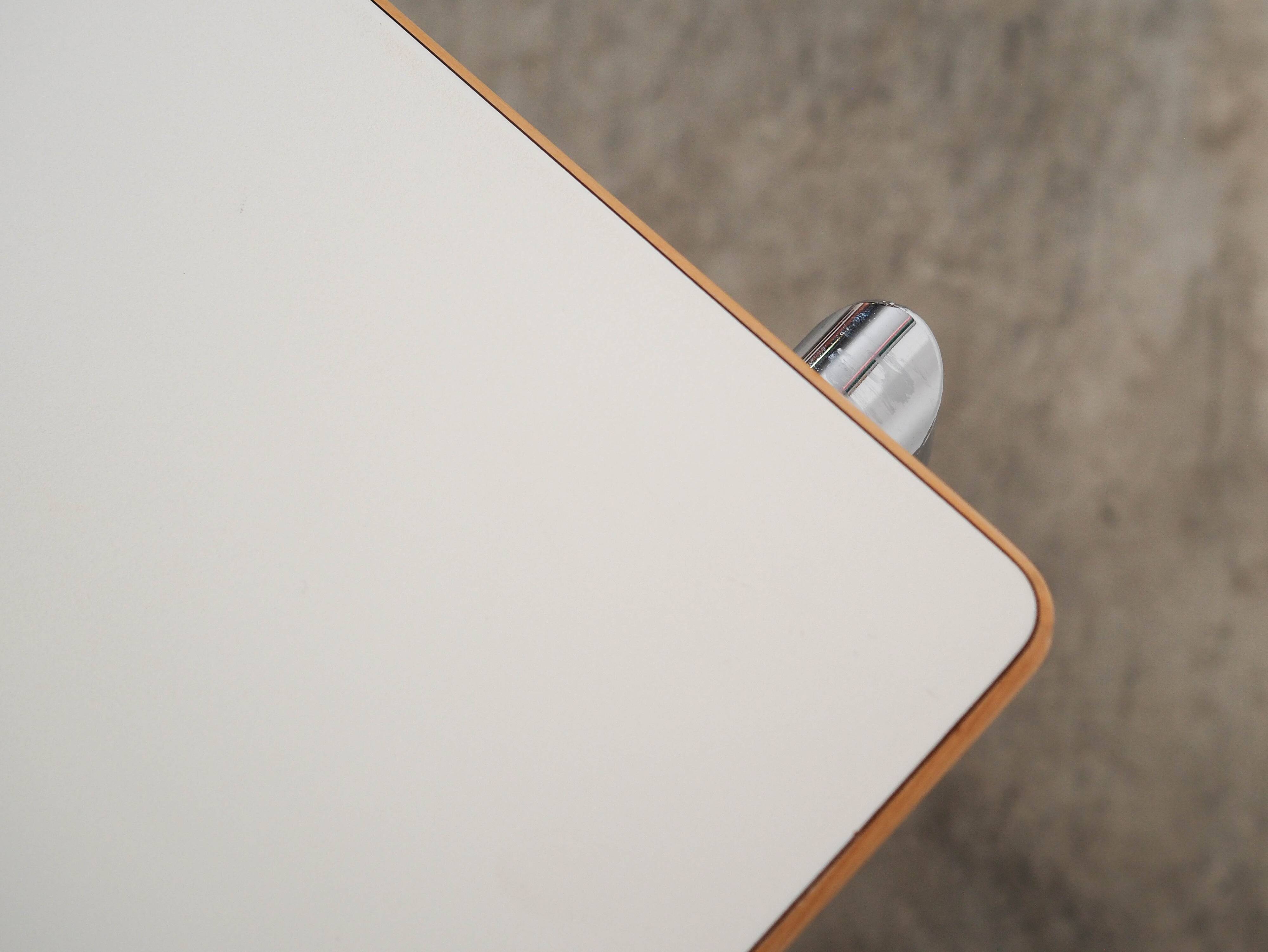 Table laminée, design danois, 2000, fabriquée par Randers Møbelfabrik