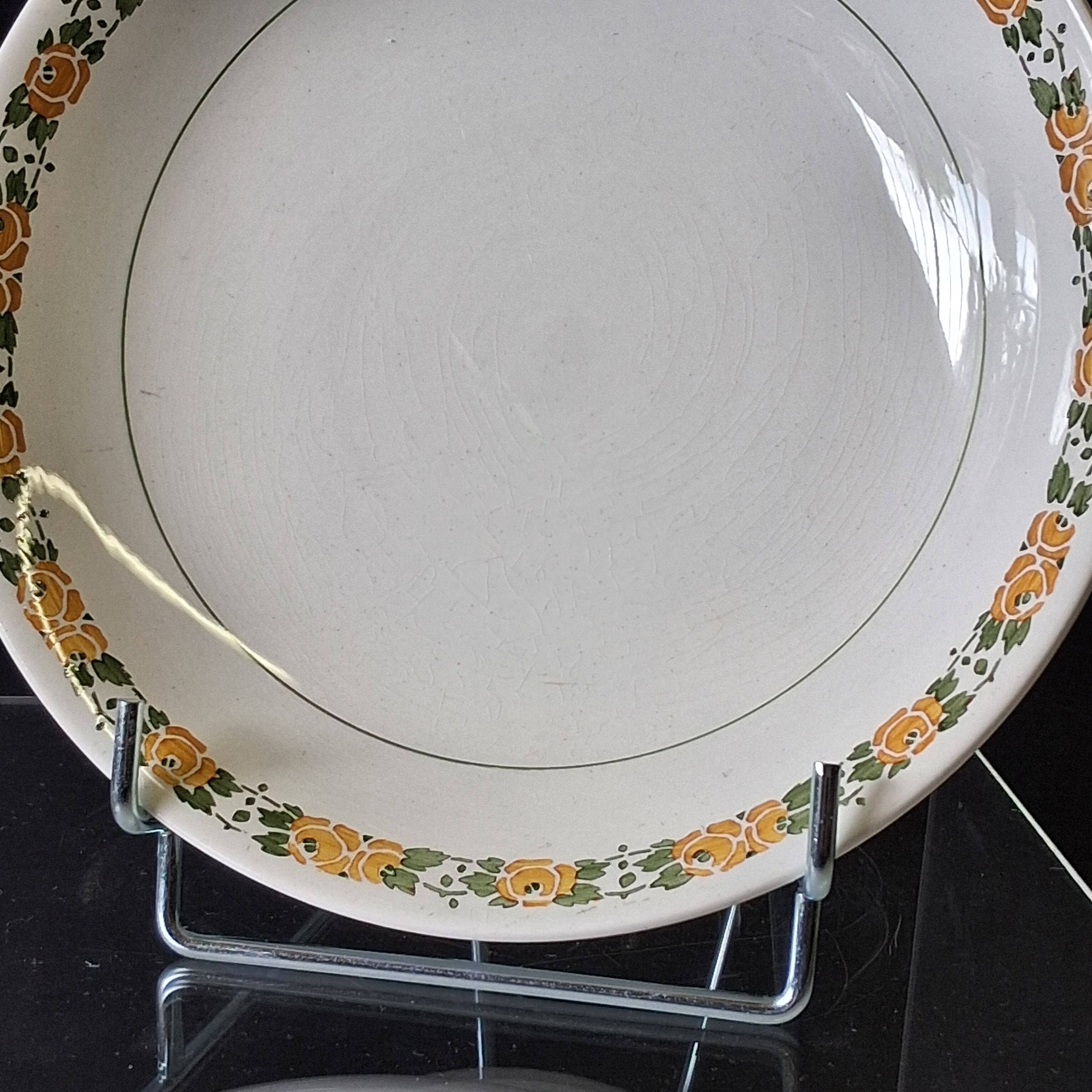 Very nice footstool from Villeroy and Boch in very good condition.