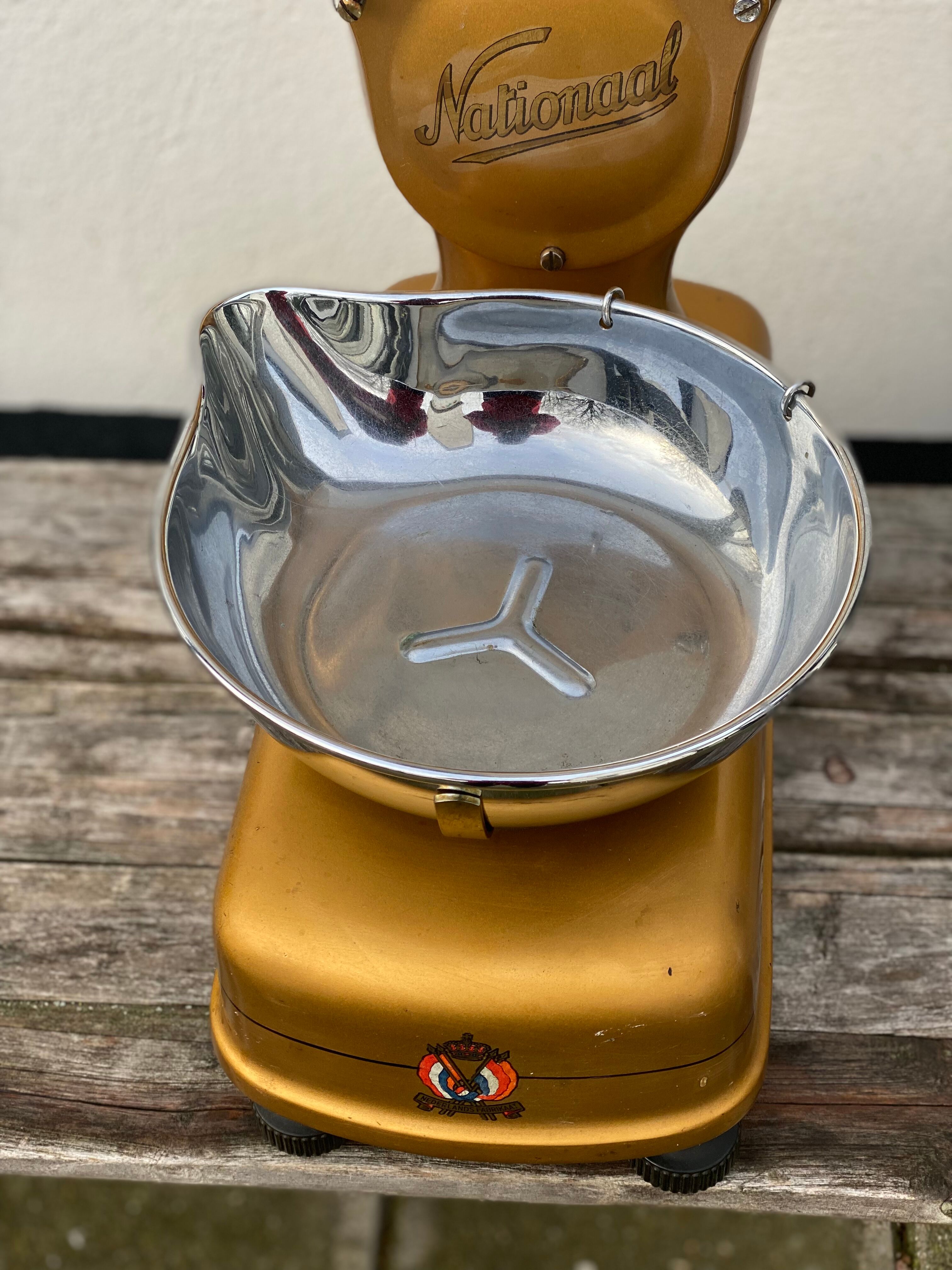 Vintage N.V. National Voorburg Weigh Scale