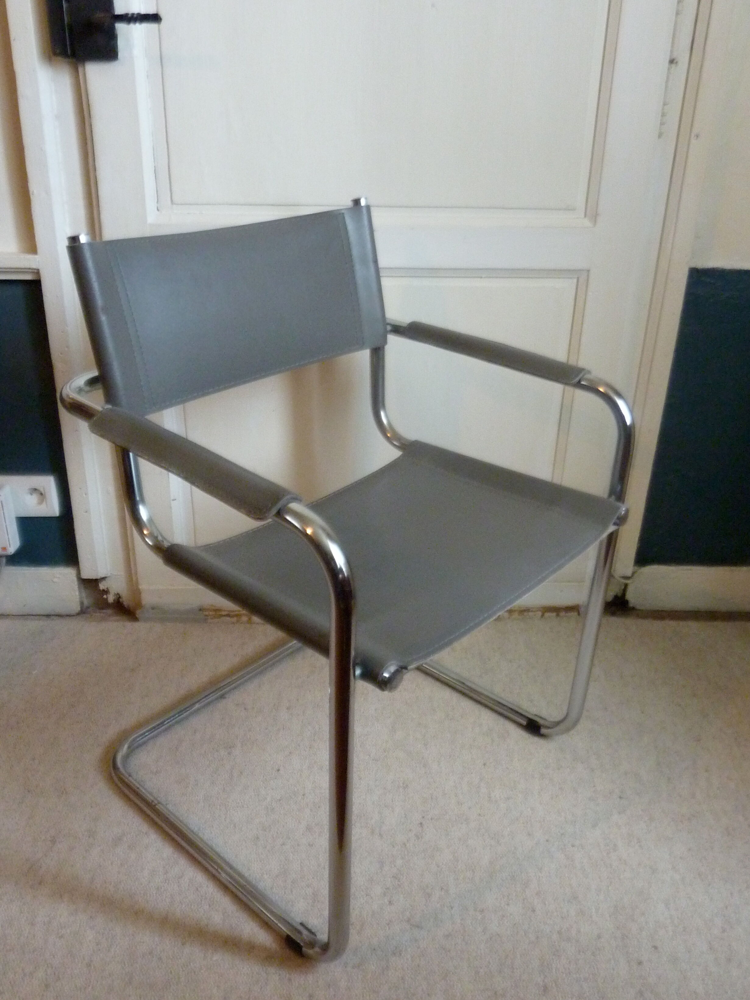 Office Chair in leather and chrome of the 1970s