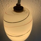 Suspension vintage 1960 opaline rouge et doré lustre - 16 x 11 cm