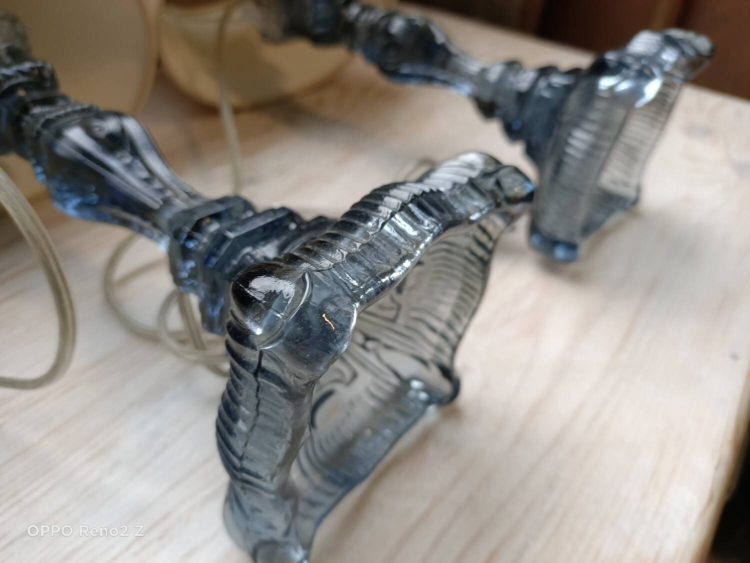 Paire de lampes en verre bleuté