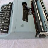 Typewriter, olivetti lettera 32