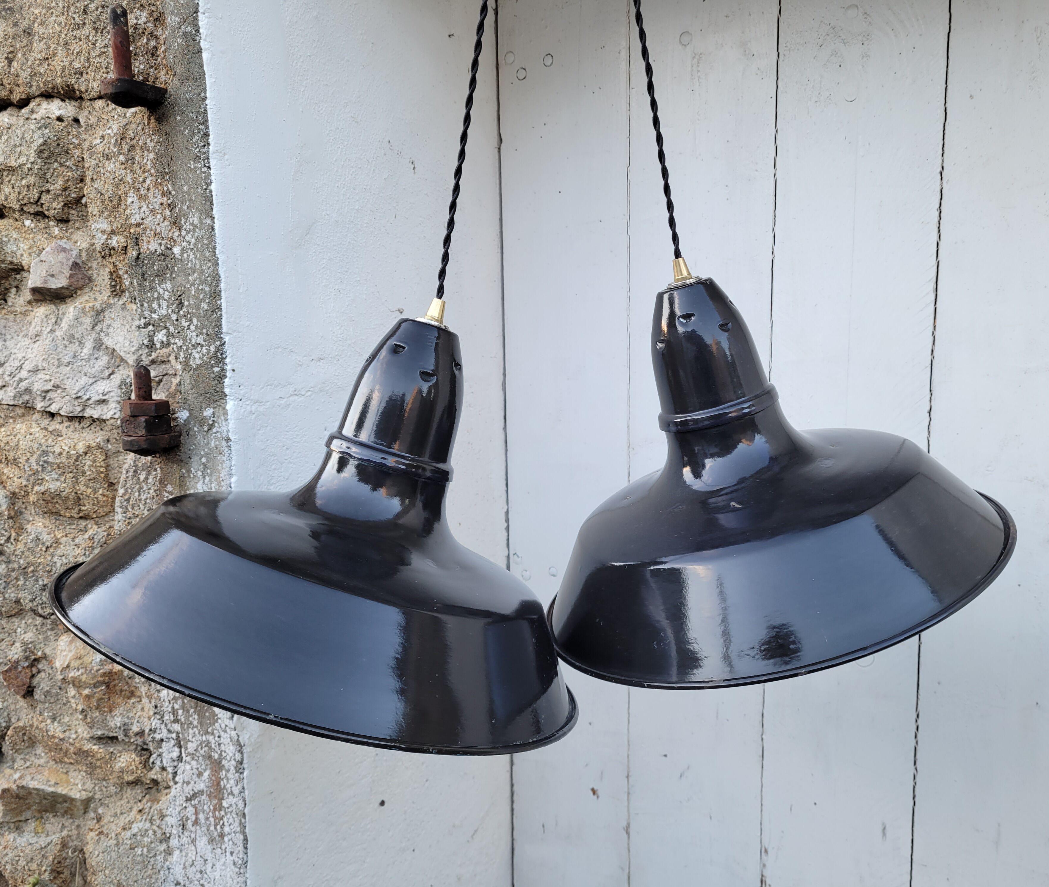 Duo de suspensions émaillées