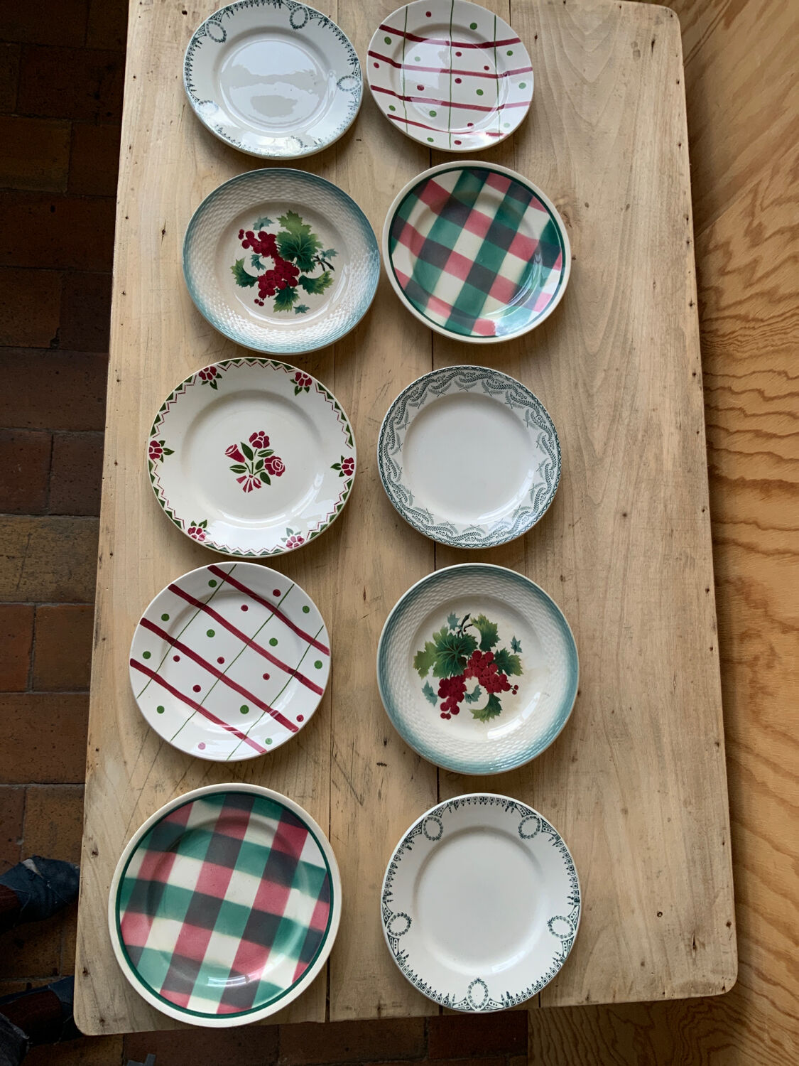 Mismatched plates Terre de Fer