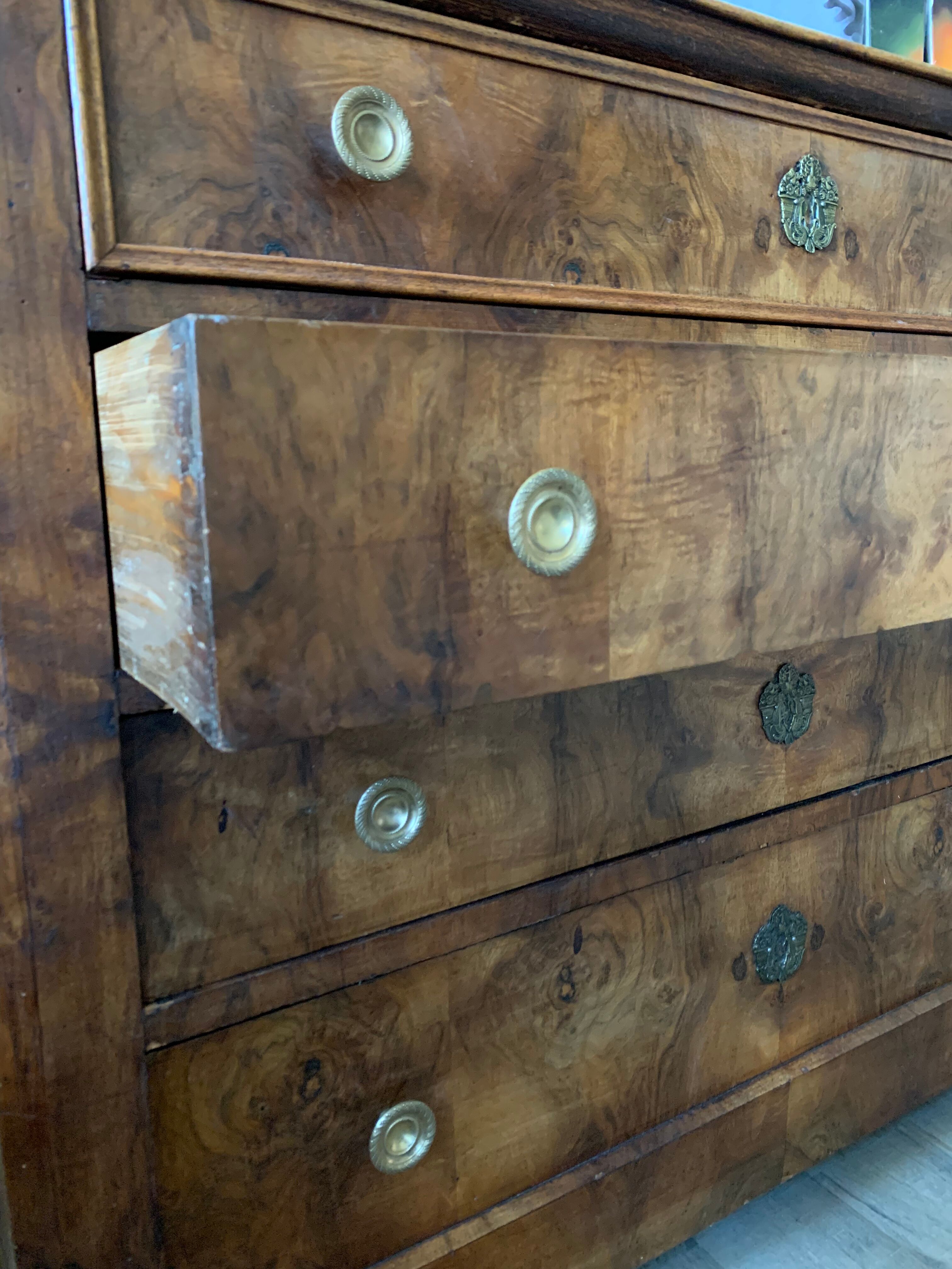 Antique chest of drawers