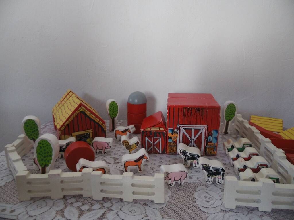 Large wooden toy set about the world of the farm