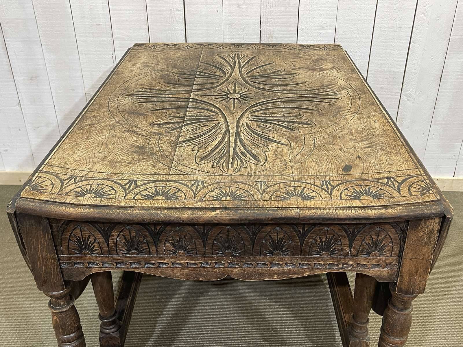 English oak drop-leaf table from the early 20th century