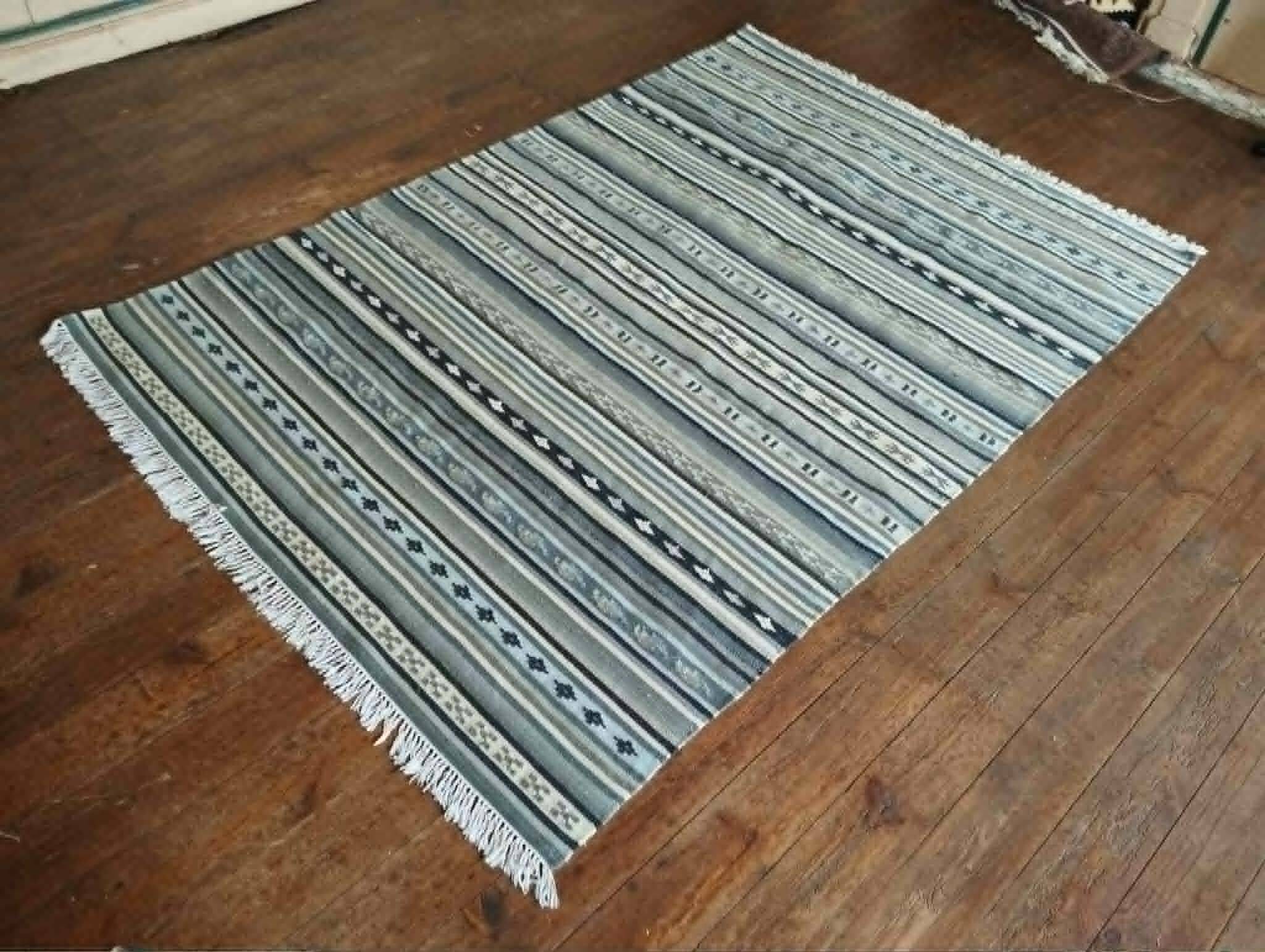 Kilim Kattrup Indien fait main 200x137cm