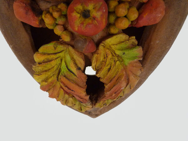 Applique murale d'angle en terre cuite à décor fruitier, signée D.Chadeau