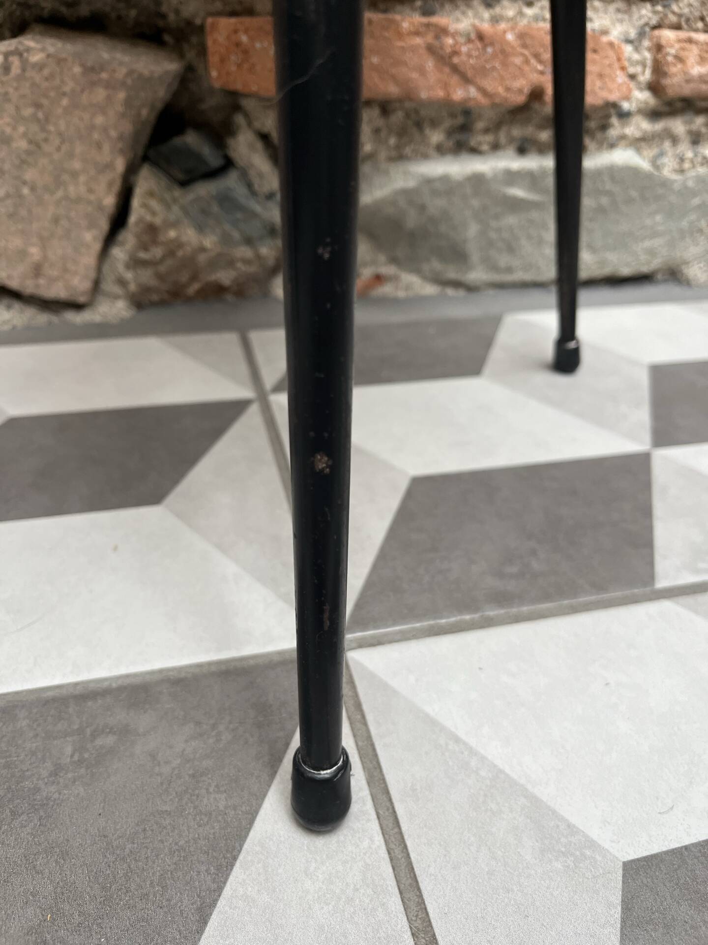Tabouret tripode métal assise bouclette neuve