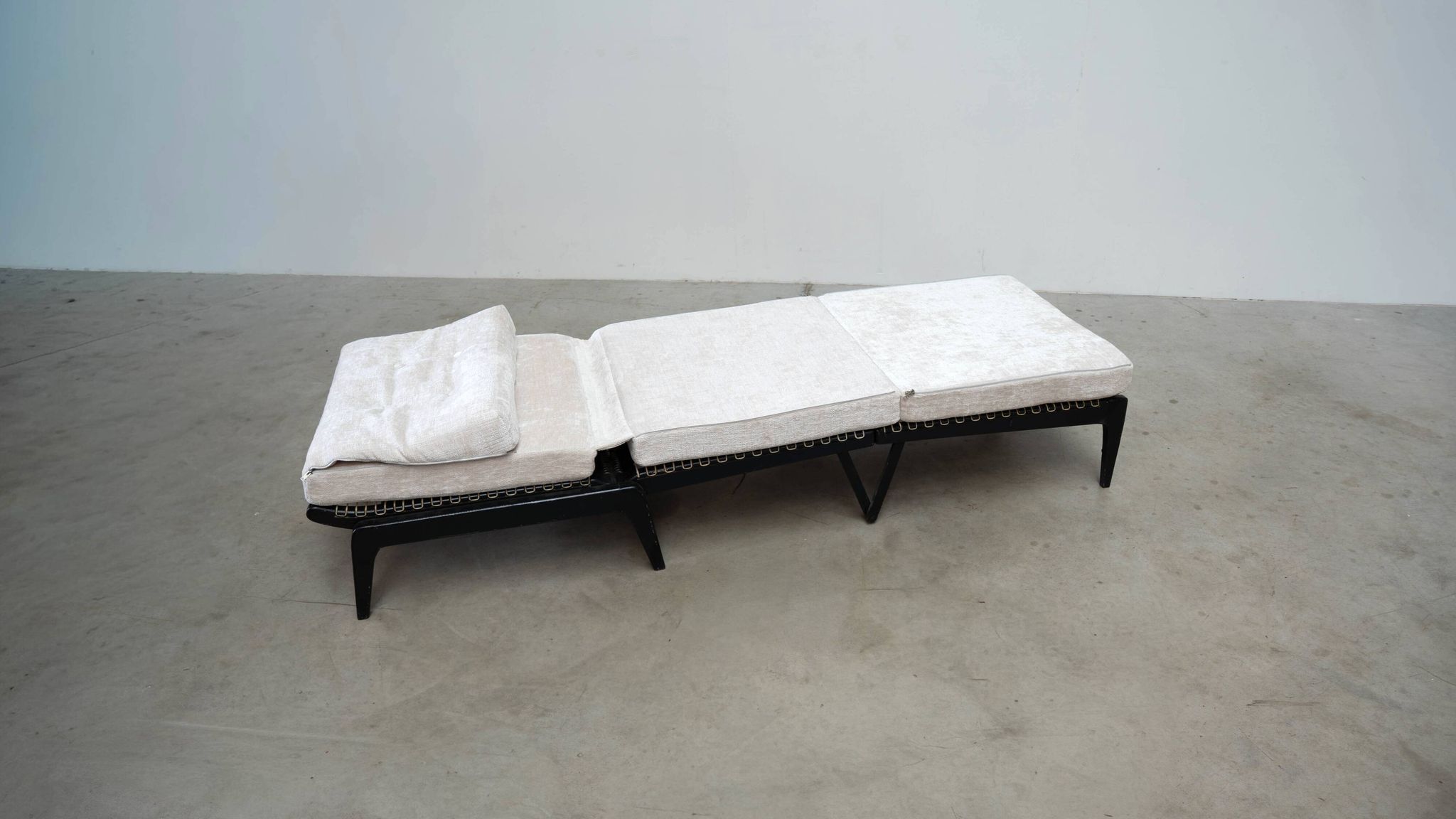 Dormeuse chaise longue / lit de jour par Georges Adrien Tigien