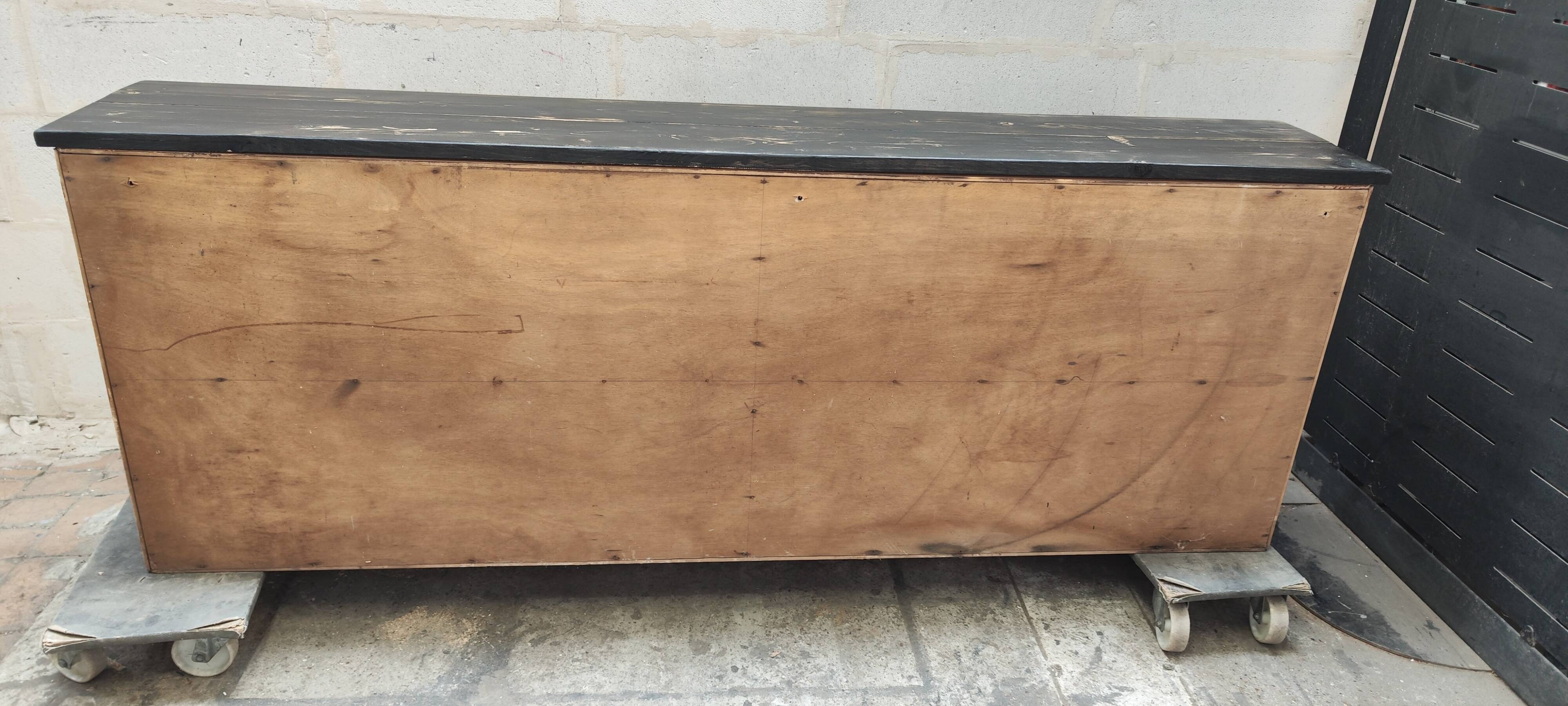 Old rear oak counter unit with two sliding doors