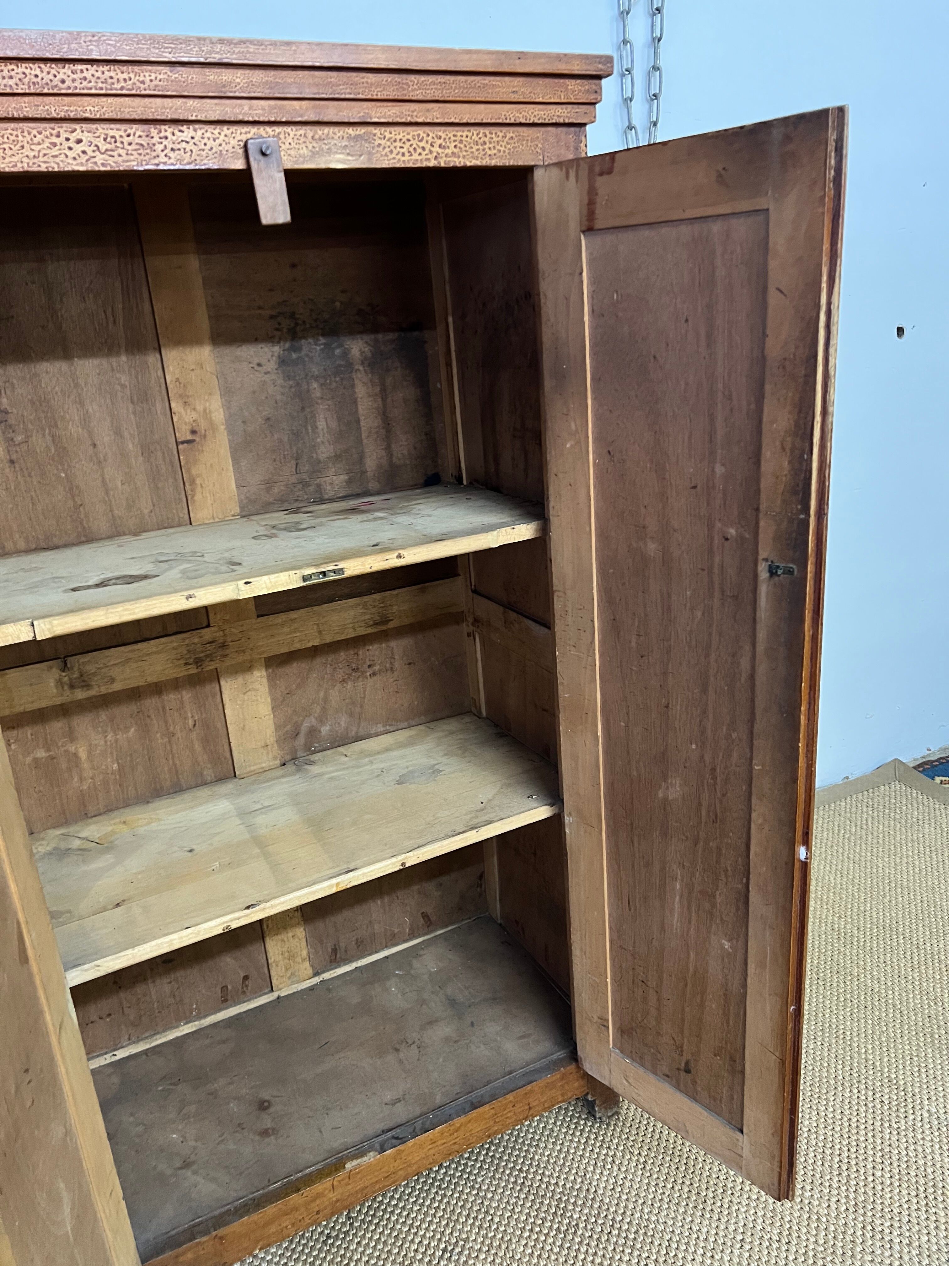 Armoire parisienne vintage